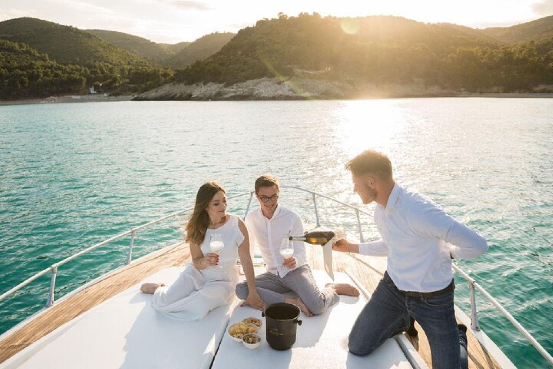 Gargano Coast Yacht Excursion with Lunch from Vieste