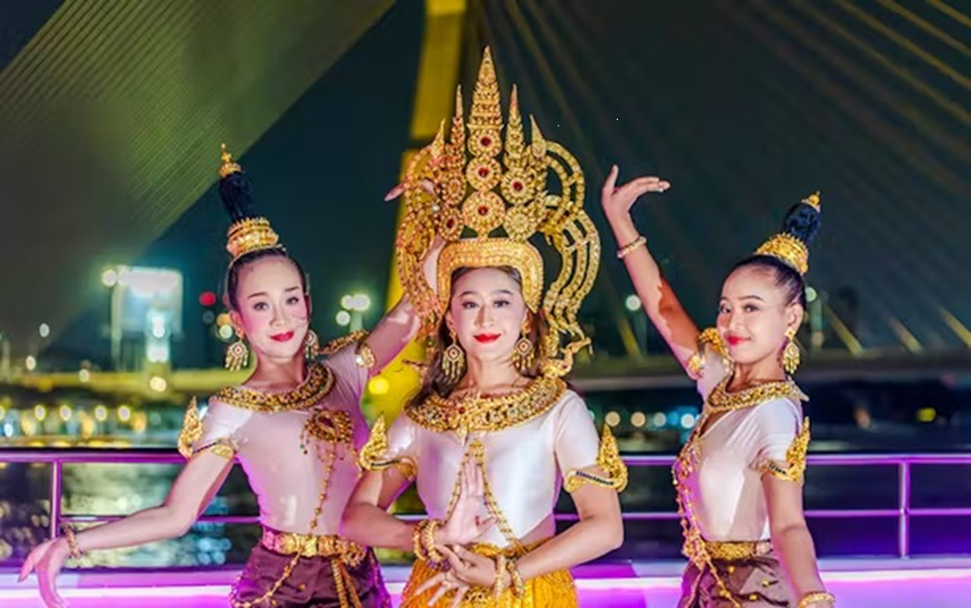 Noah 6-Star Luxury Chao Phraya Dinner Cruise