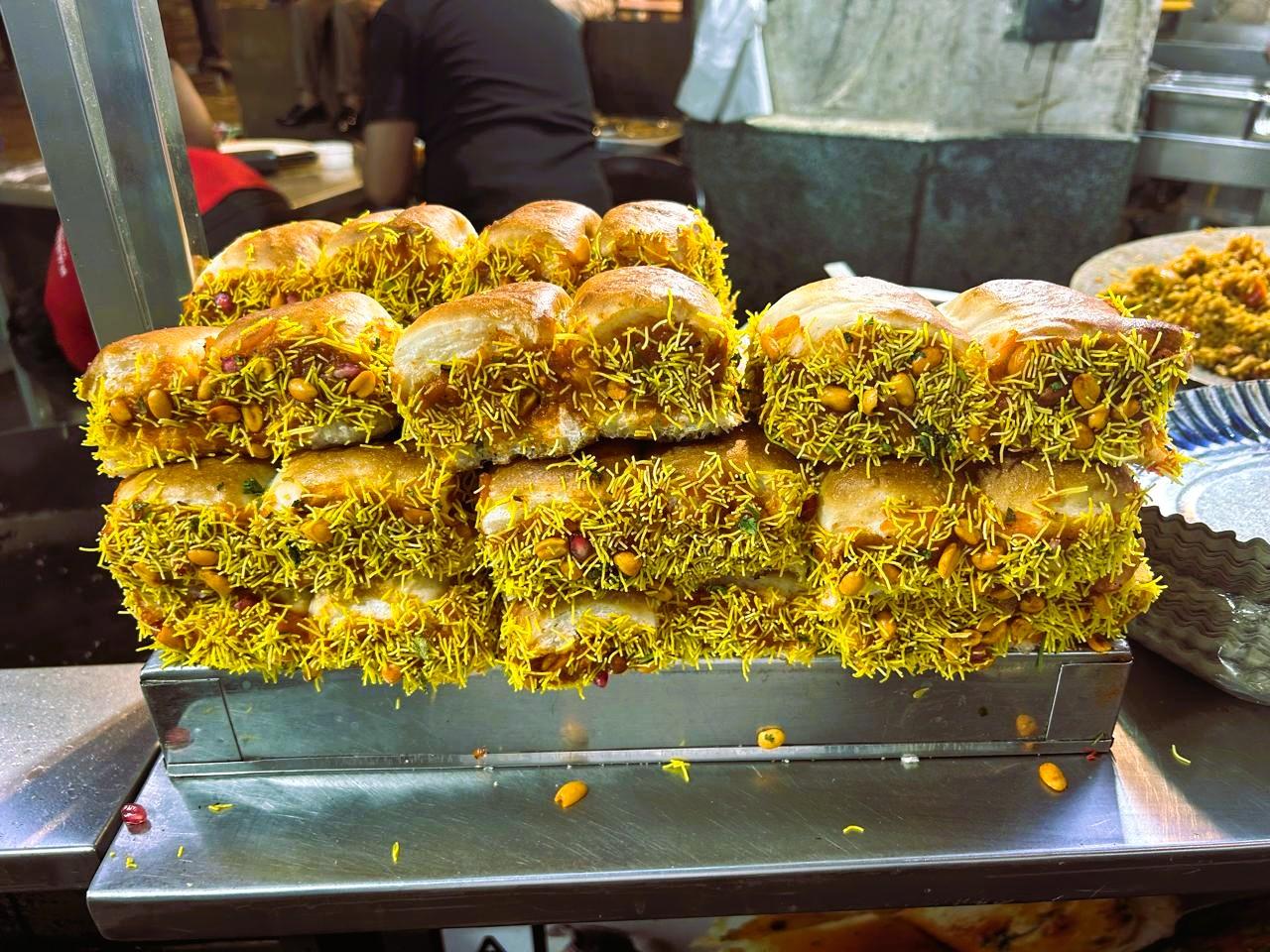 Bangalore Evening Street Food Tour & Lalbagh Gardens