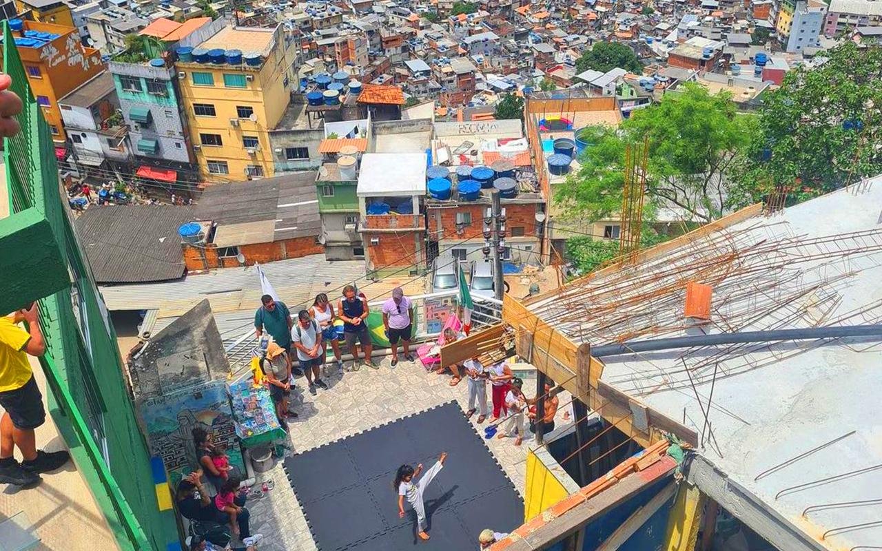 Rocinha Favela 3-Hour Walking Tour with a Local Guide