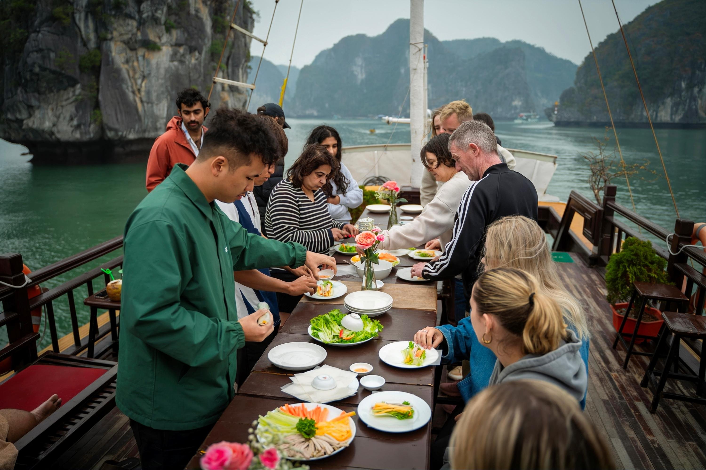 Full-Day Lan Ha Bay Cruise: Kayaking & Floating Villages from Hanoi or Cat Ba
