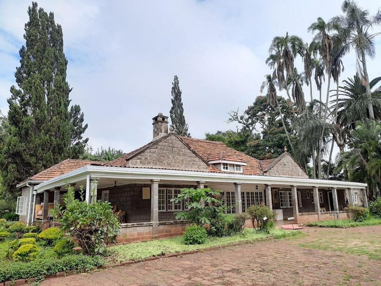Nairobi Karen Blixen Museum & Giraffe Centre Half-Day Tour