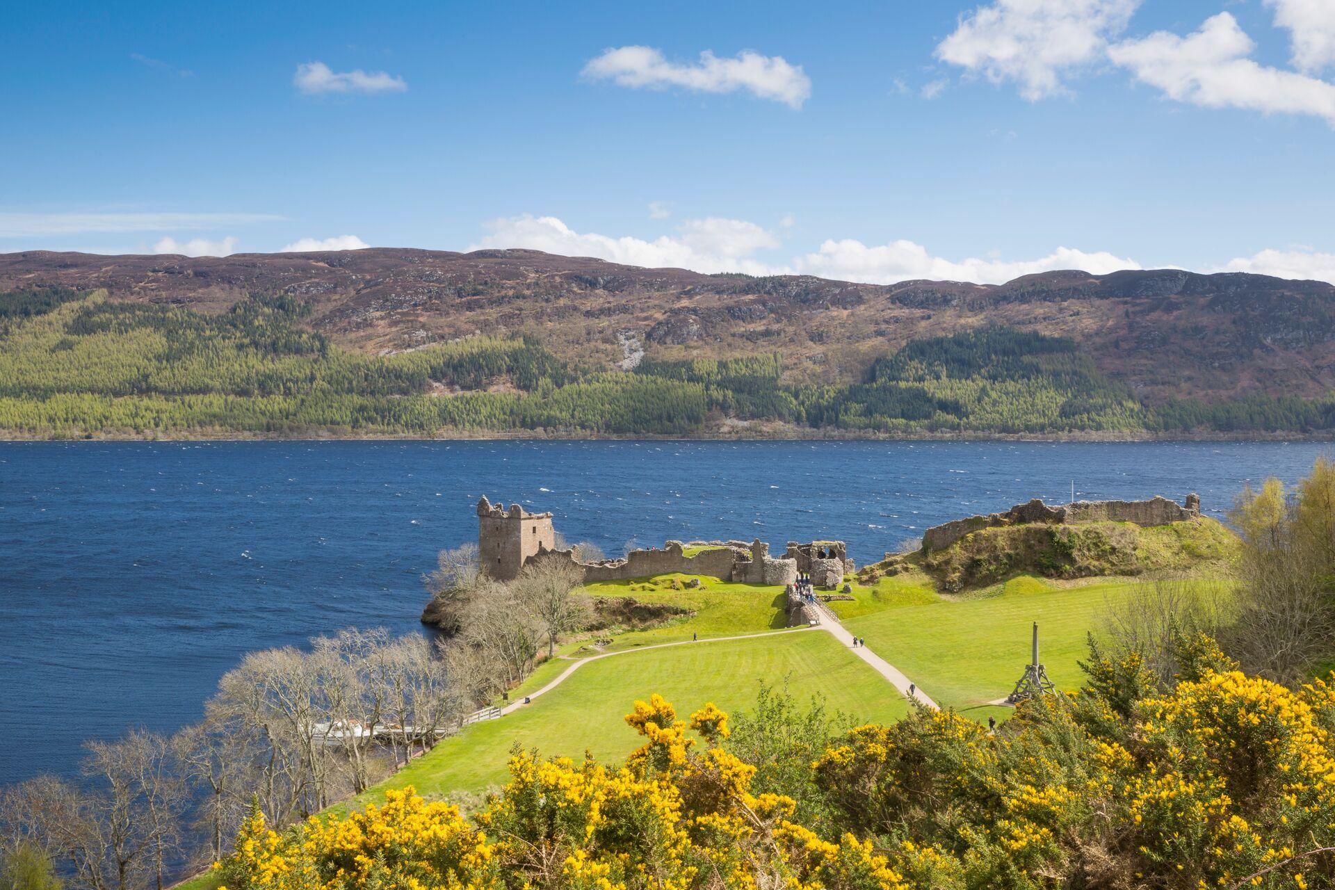 Inverness: Isle of Skye, Fairy Pools, & Castles Day Trip
