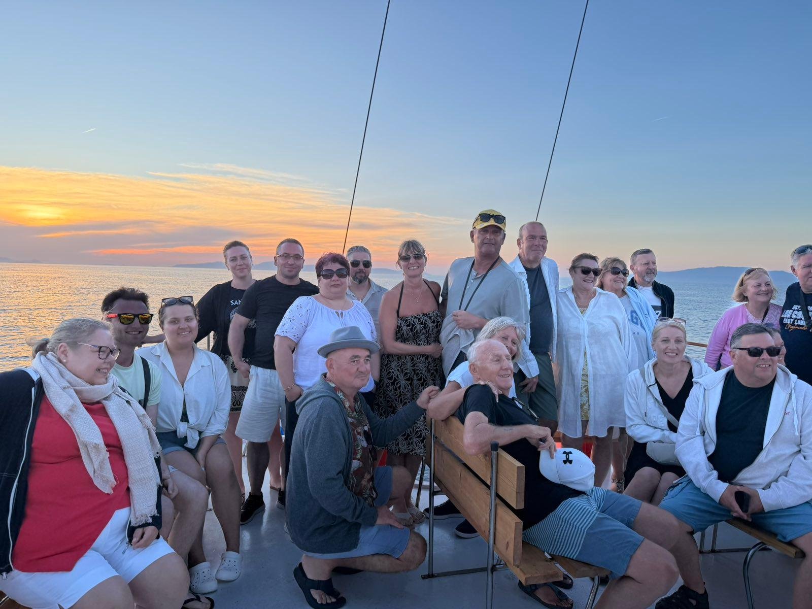 Santorini Volcanic Islands & Hot Springs Boat Cruise