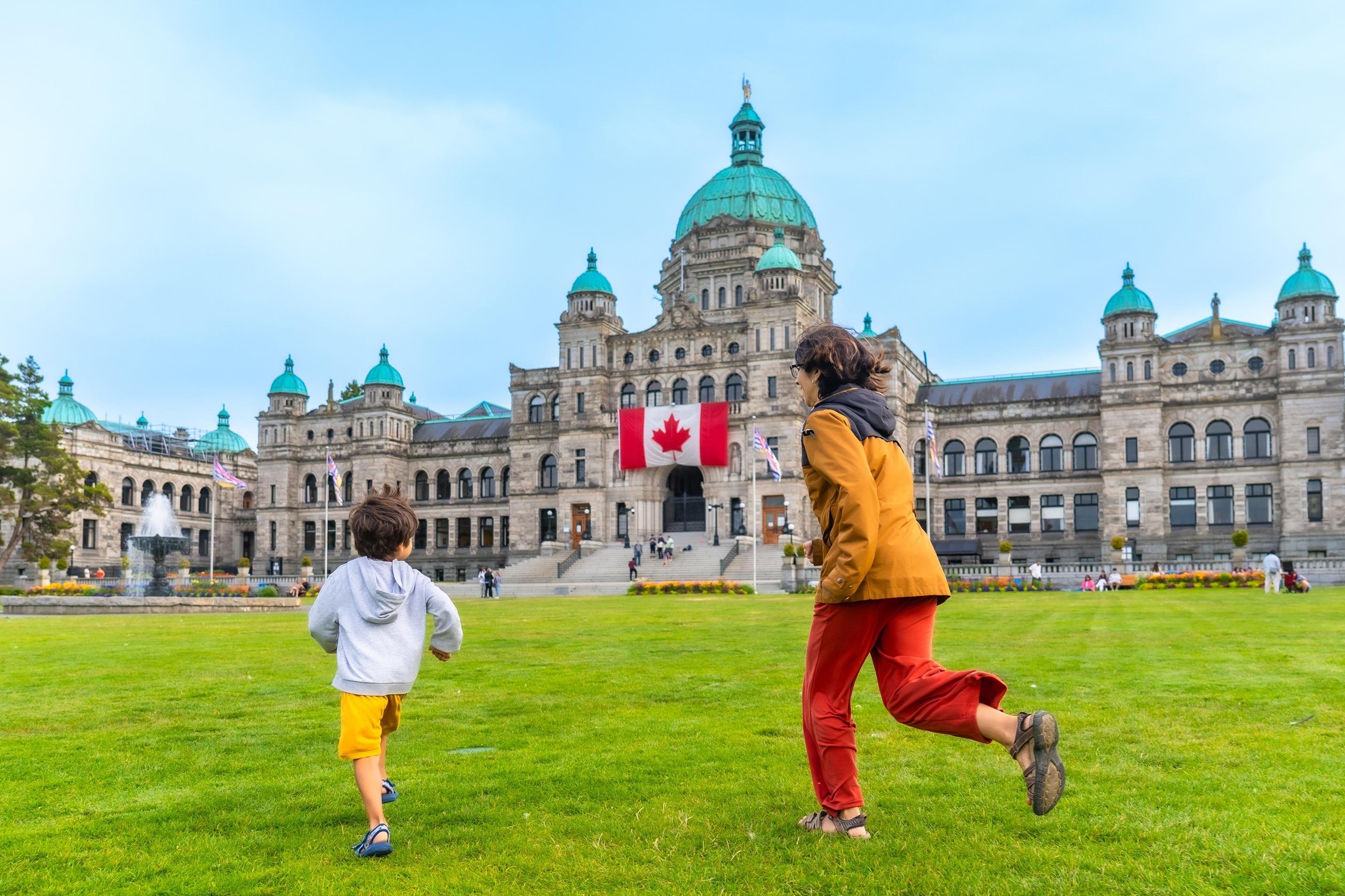 Vancouver: Victoria, Butchart, Harbor, Mile Zero 1-Day Tour