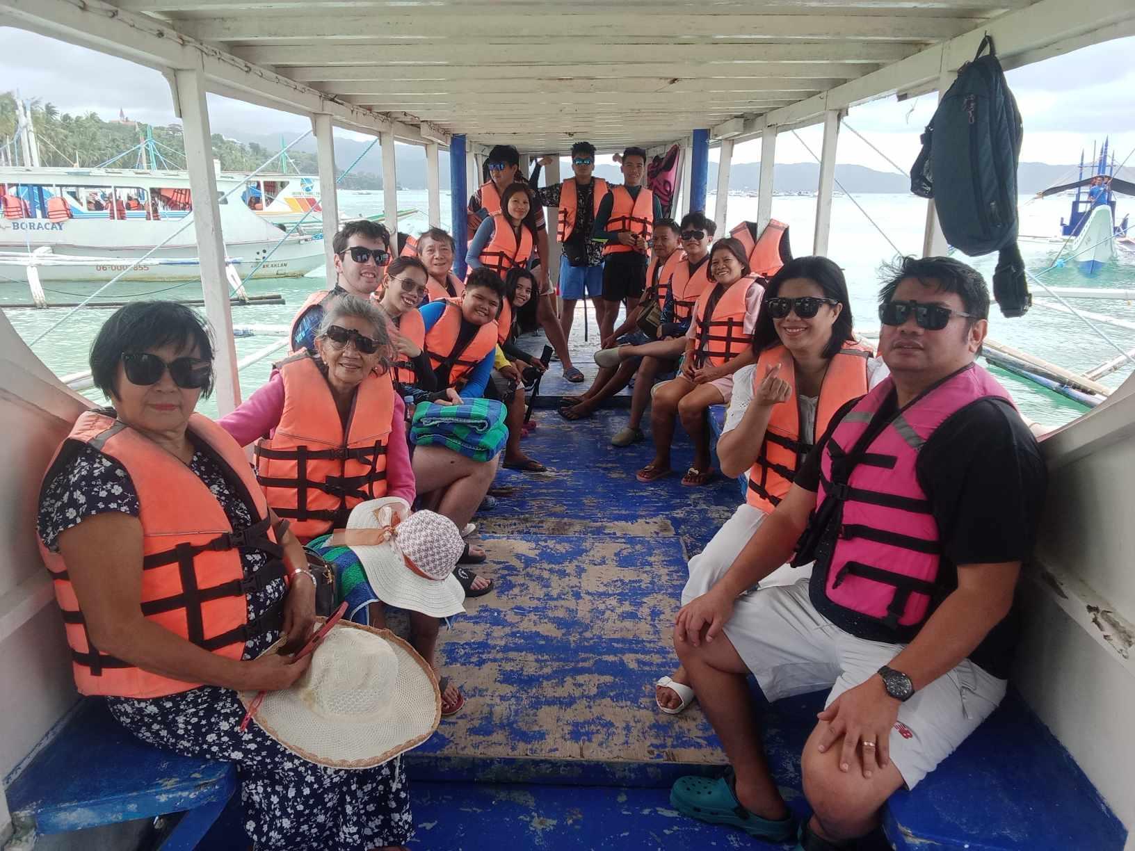Boracay Group Island Hopping with Filipino Buffet Lunch & Crystal Cove