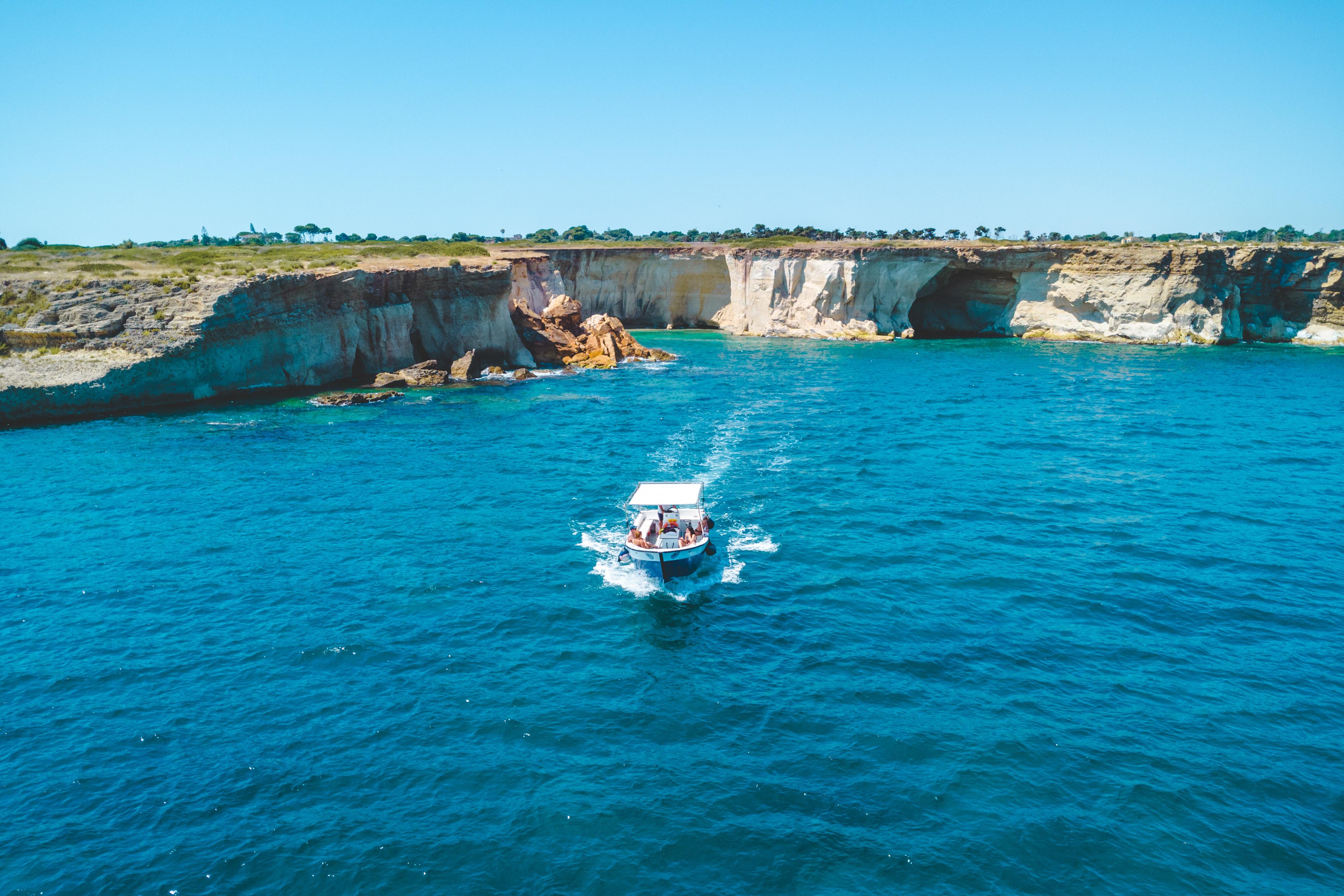 Syracuse: Pillirina, Ortigia, and Sea Caves Tour by Boat
