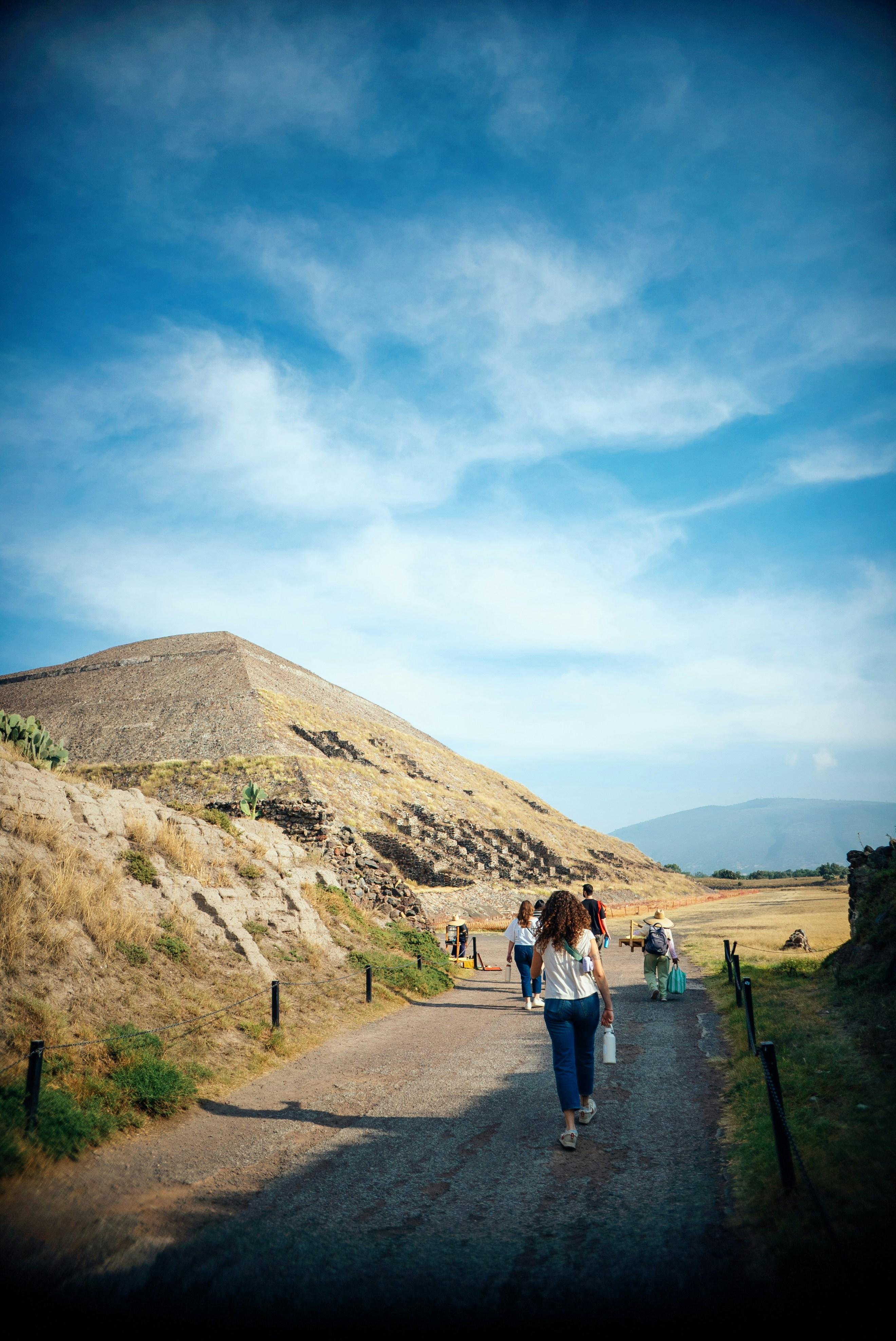 Mexico City: Teotihuacan, Tlatelolco & Guadalupe Full-Day Tour
