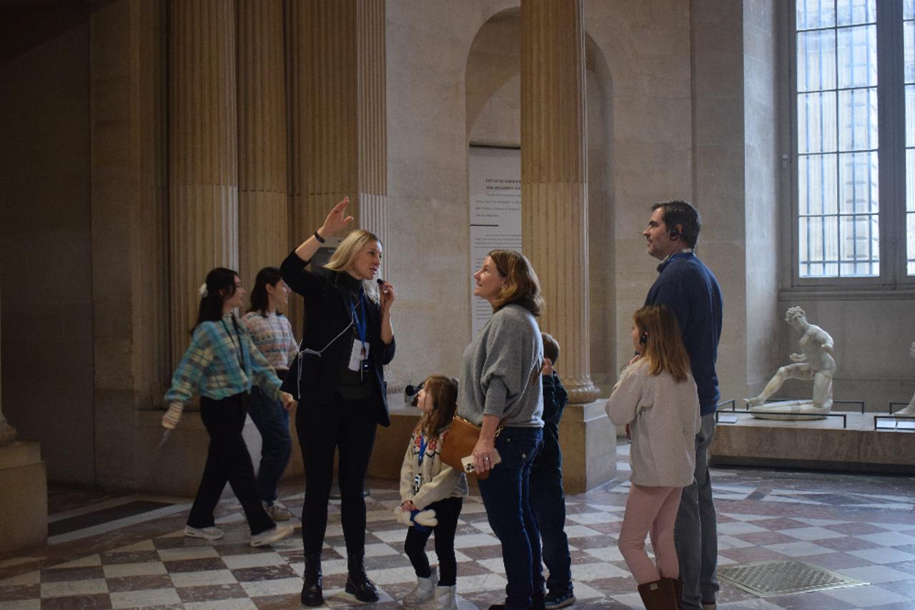 Paris Louvre Highlights: Small-Group Guided Tour with Fast-Track Entry