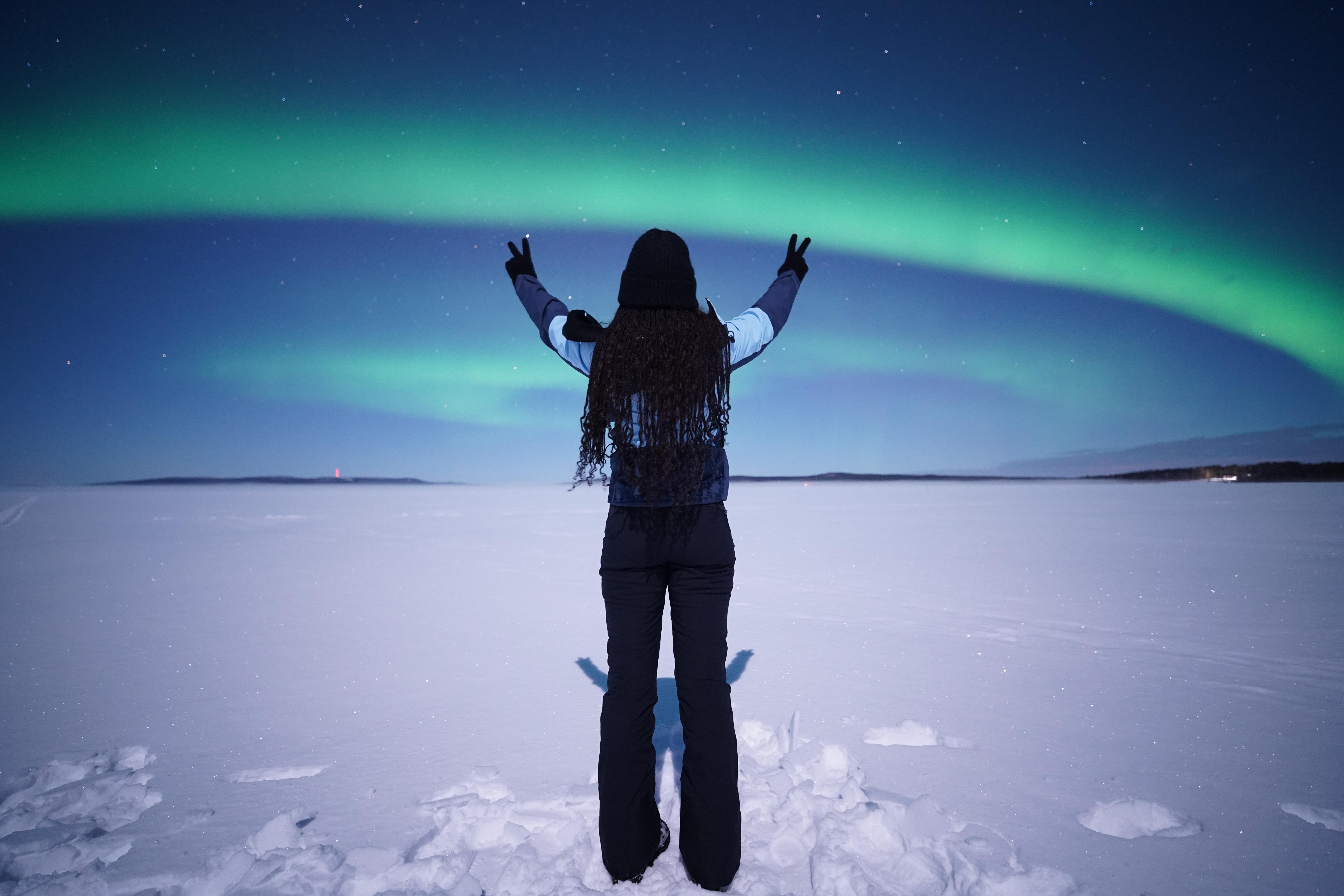 Rovaniemi Aurora Hunt – Expert-Led Northern Lights Chase with Free Photos