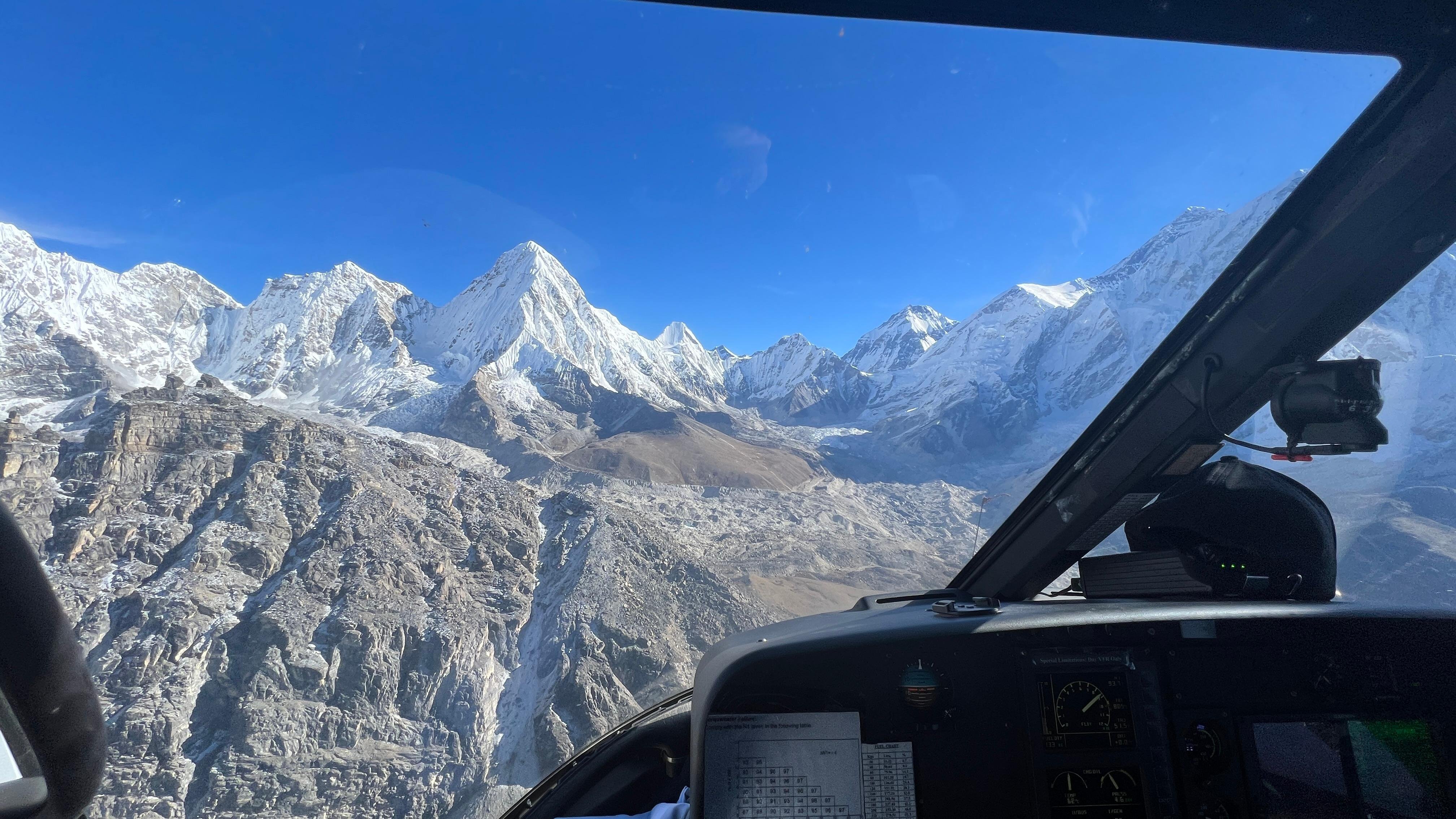 Kathmandu: Everest Helicopter Tour with Landing & Breakfast