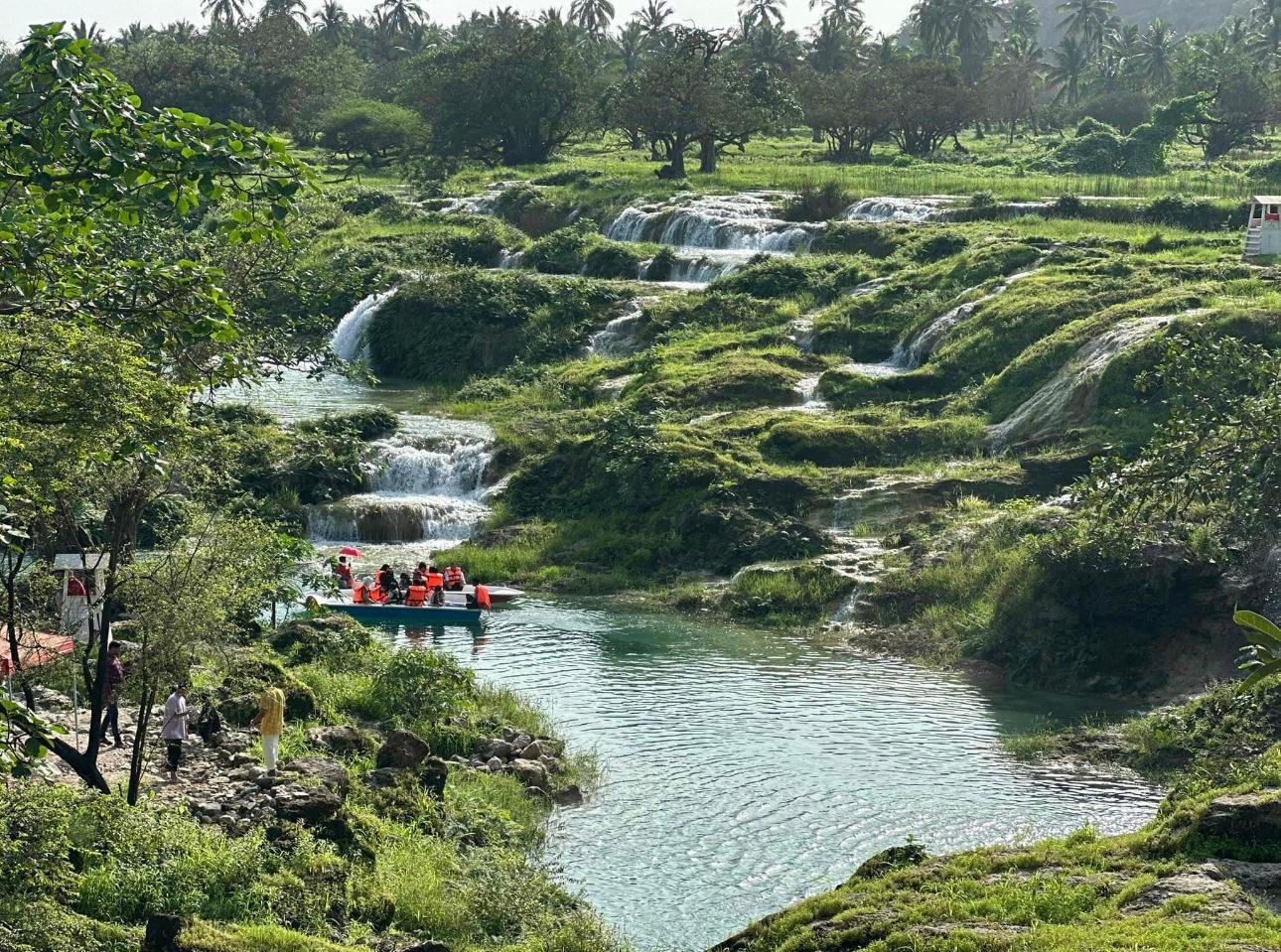 East Salalah Discovery: Wadis, Mountains & Sinkholes