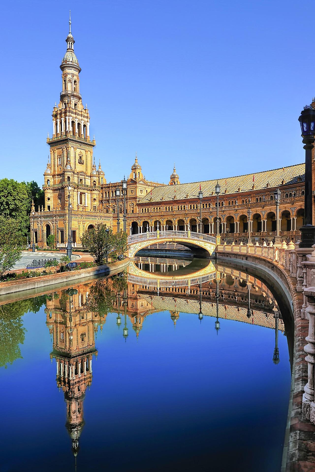 Seville Private Walking Tour: Alcázar, Cathedral & Plaza de España