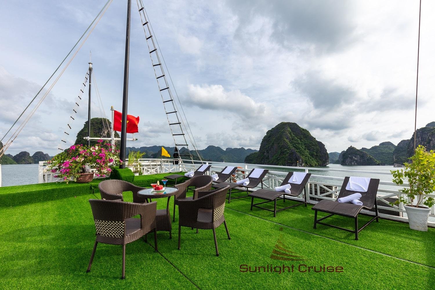 Ha Long Bay 2-Day Overnight Boat Cruise from Hanoi