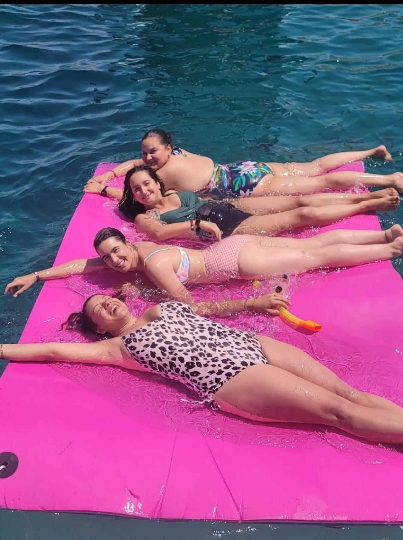 Cabo Private Yacht Experience: Arch, Snorkeling & Gourmet Bites