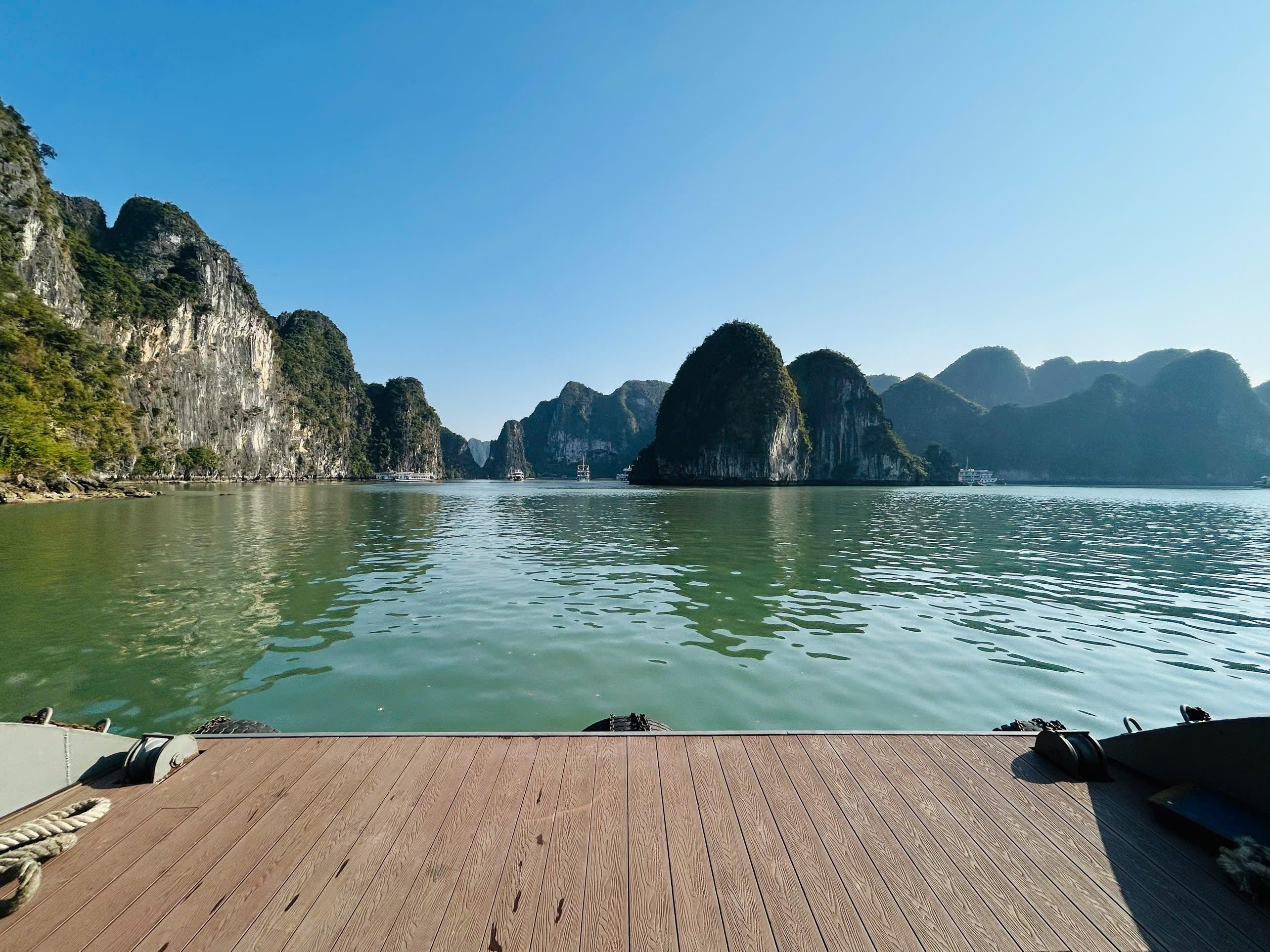 Ha Long Bay Full-Day Cruise: Caves, Kayaking & Scenic Views
