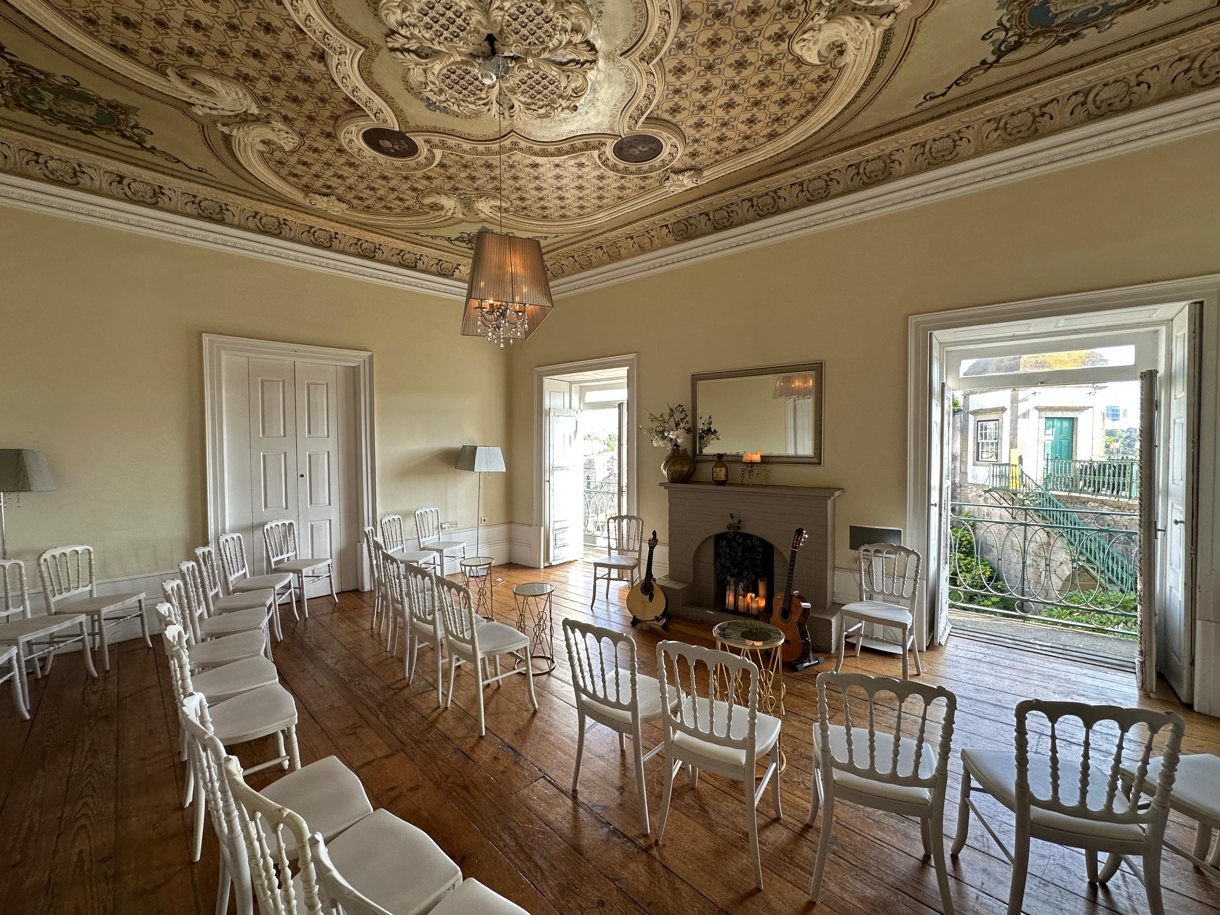 Porto fado show, fado house interior and Portuguese guitar — image 8