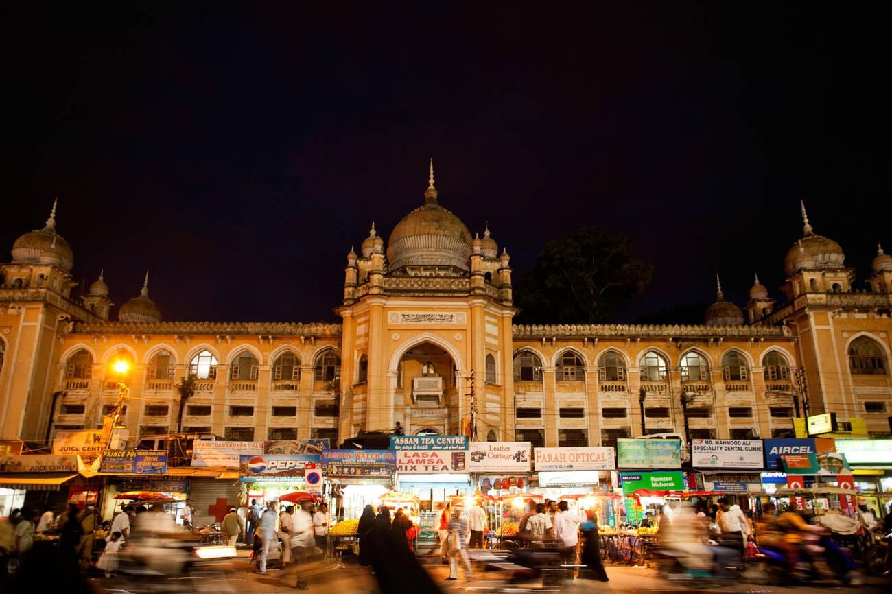 Hyderabad Twilight Walk & Hussain Sagar Lake Boat Cruise