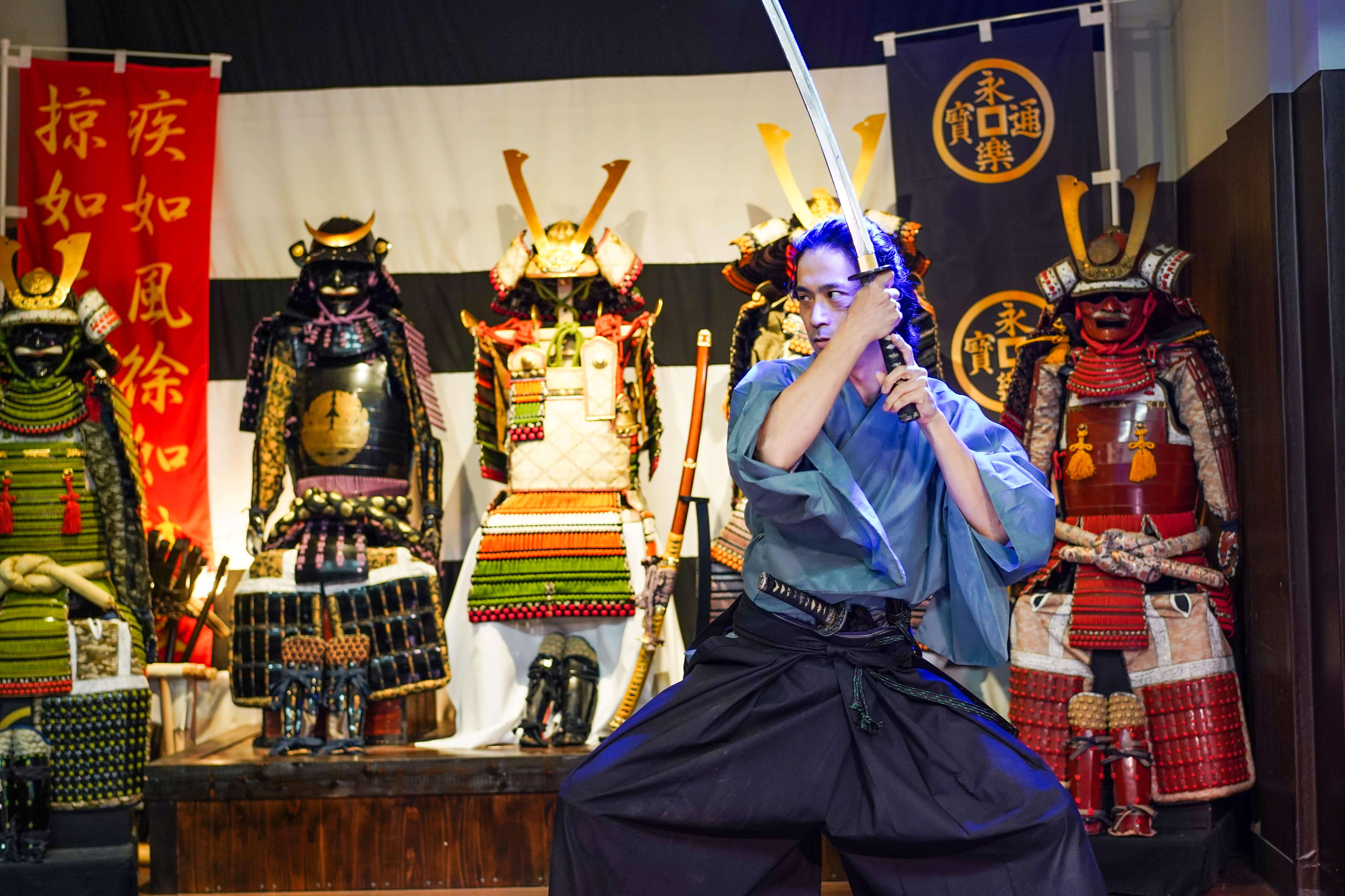 Kagurazaka Samurai Training & Historic Walking Tour with Lunch
