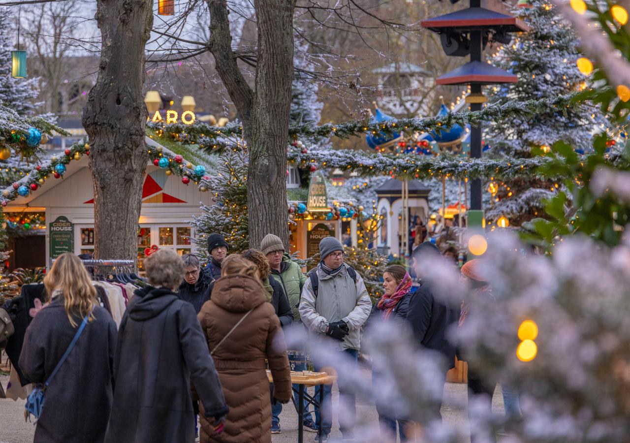 Copenhagen Christmas market and winter city scenery — image 3