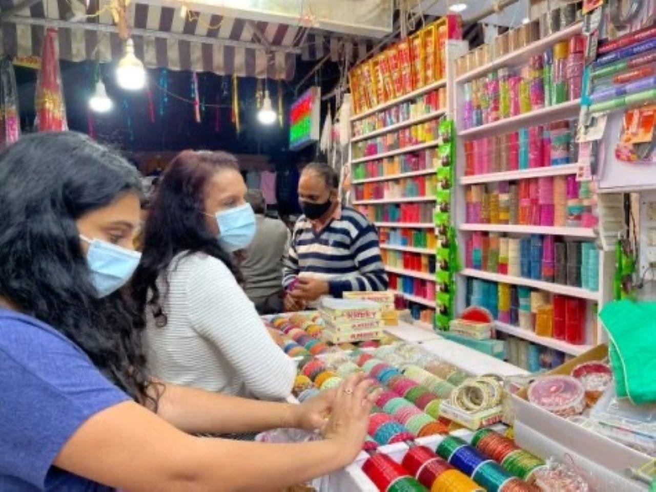 Delhi Personal Shopping Tour with Local Female Expert
