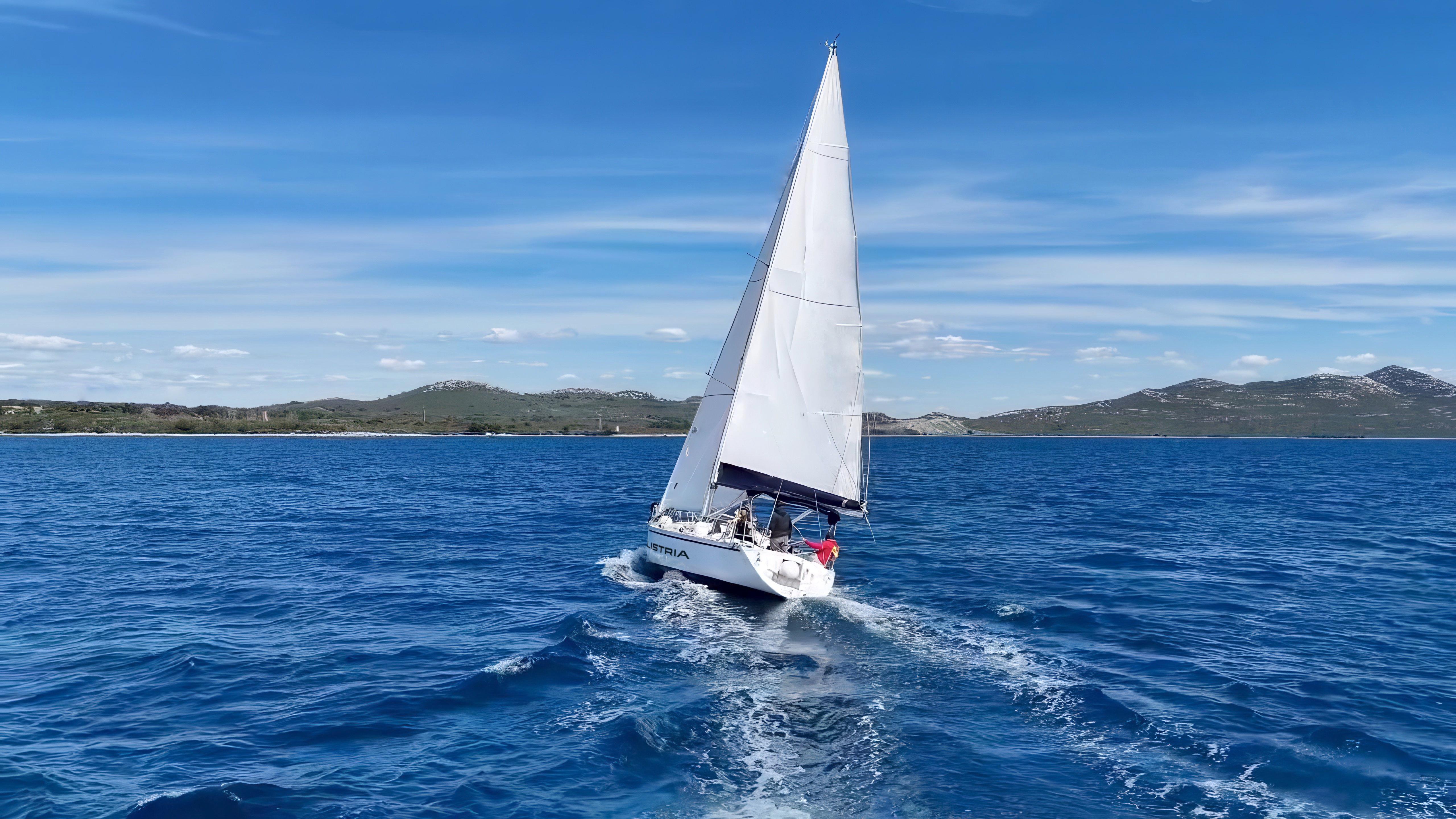 Private Half-Day Sailing in Poreč with SUP & Drinks