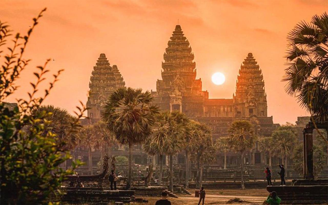Angkor Wat Small-Group Sunrise or Sunset Expedition