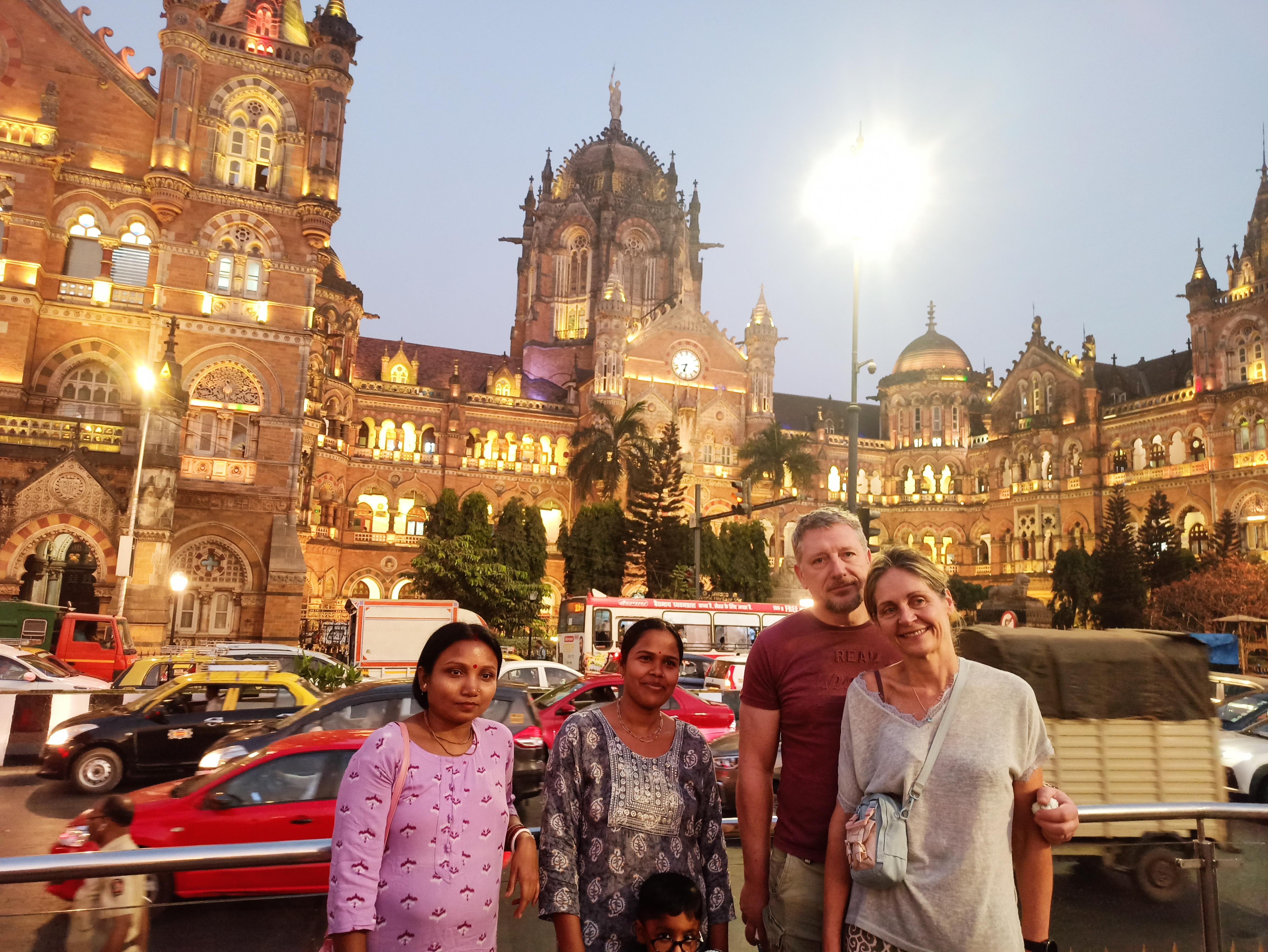 Mumbai After Dark: City Lights & Bazaar Night Tour