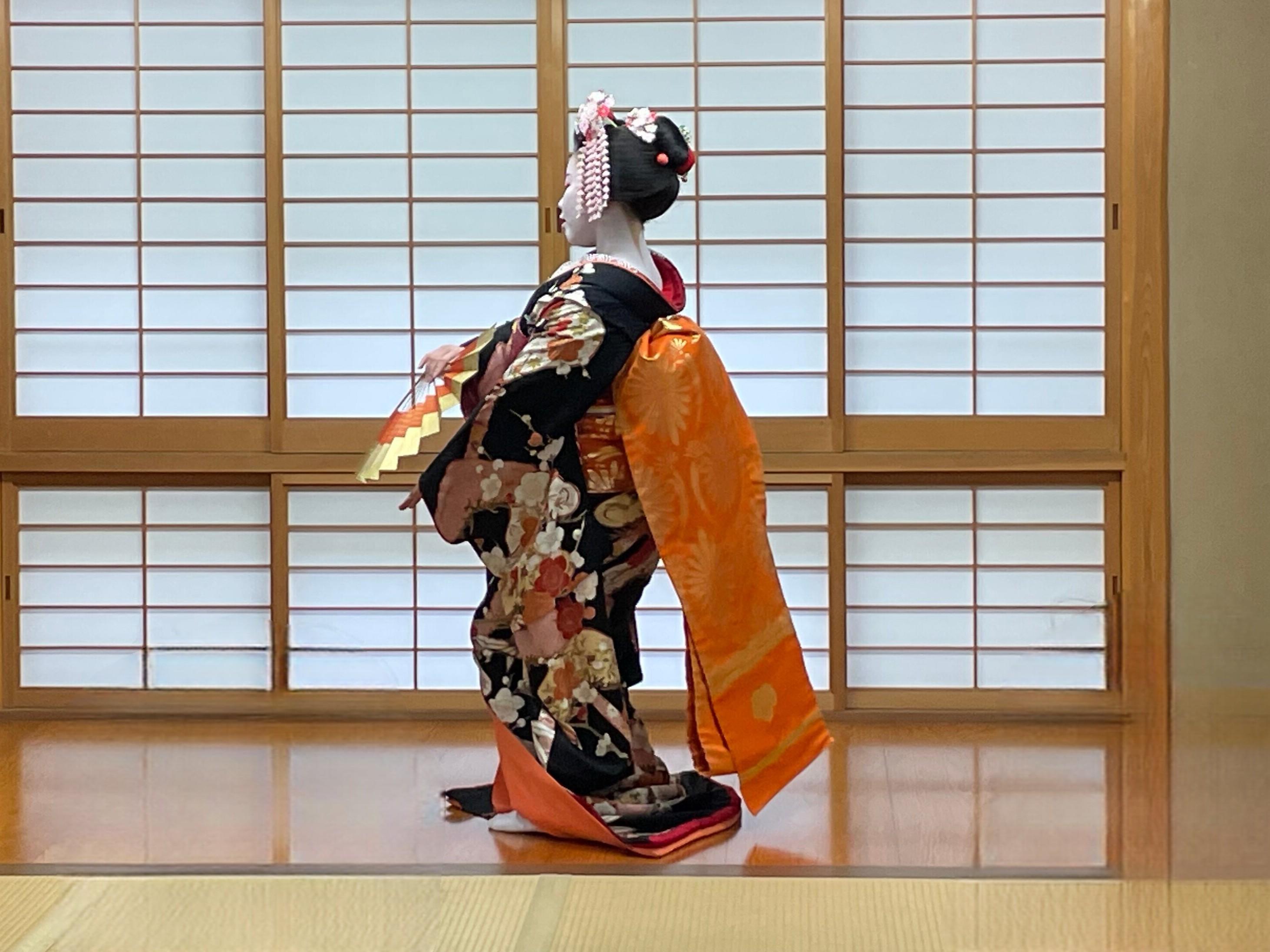 Kyoto: Geisha & Maiko Encounter with Gion Walking Tour
