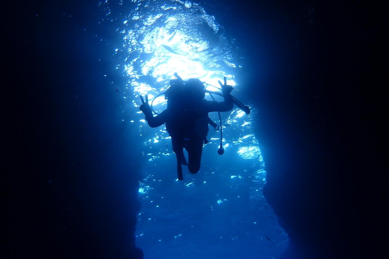 【Okinawa】Blue Cave Guided Dive No License Needed ( by boat )