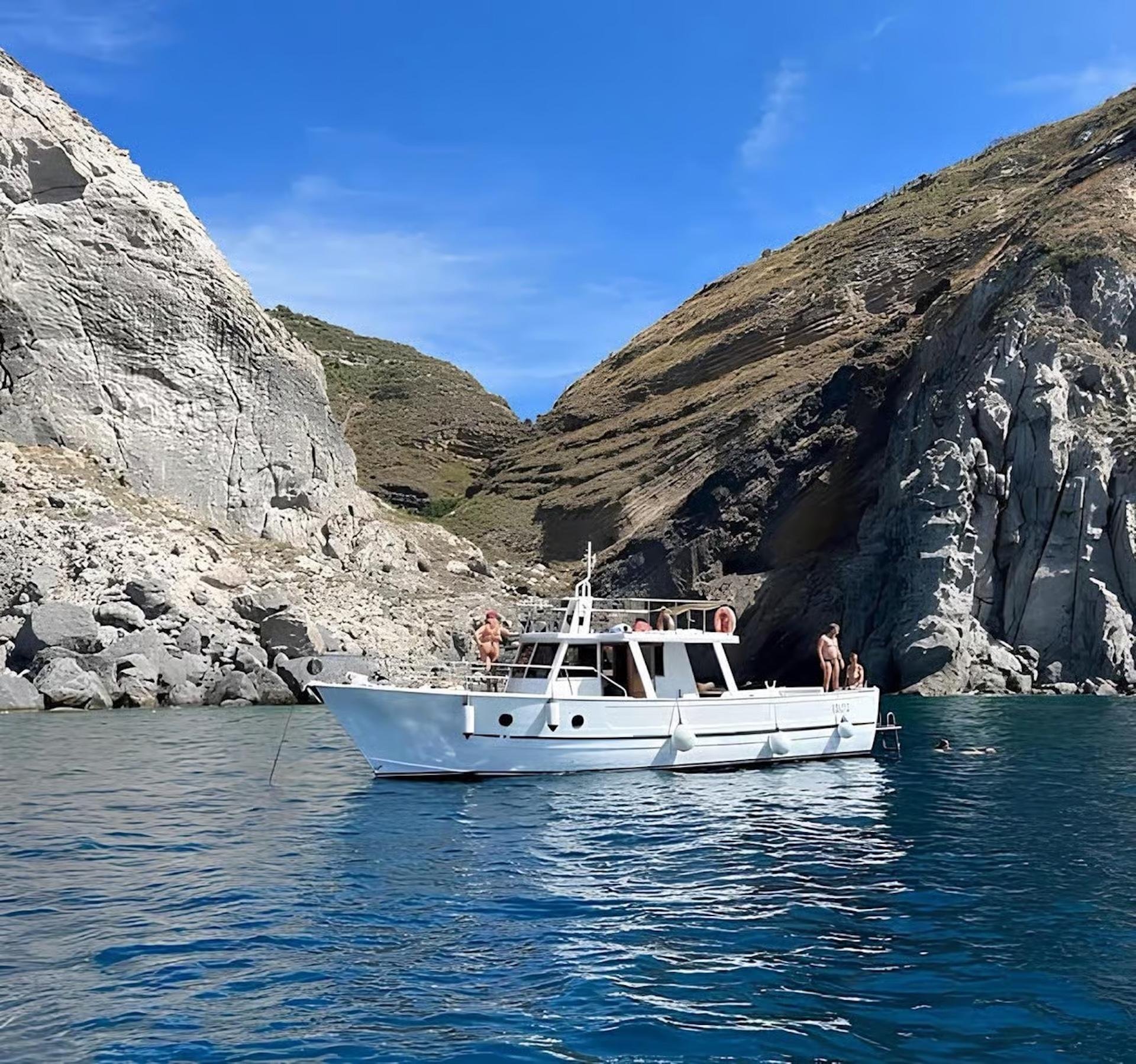 Ischia Coastal Boat Tour with Lunch & Swimming