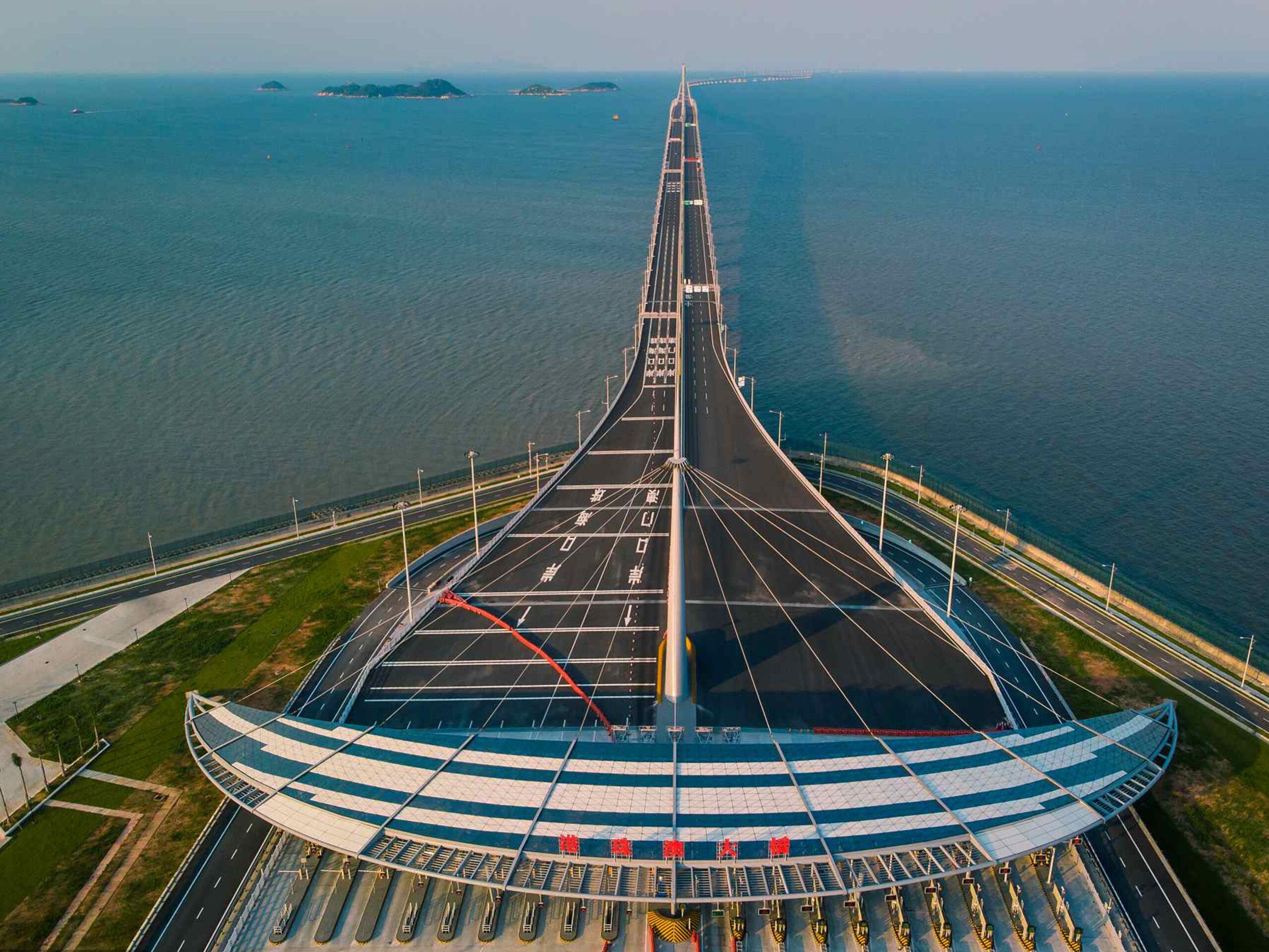 Private Limousine Transfer Hong Kong to Macau via HZMB Bridge