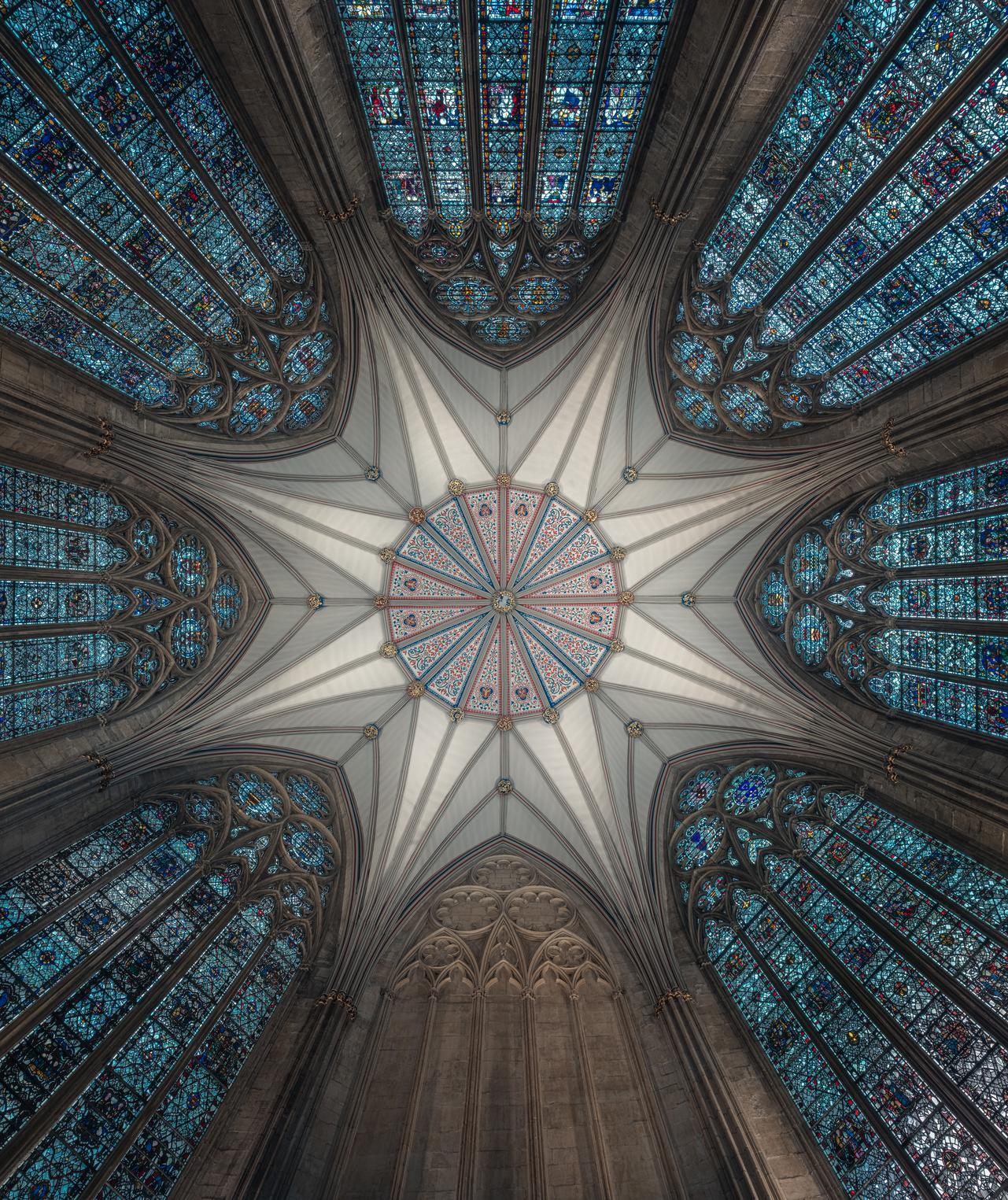 York Minster — the Great East Window, the nave and the central tower — image 1