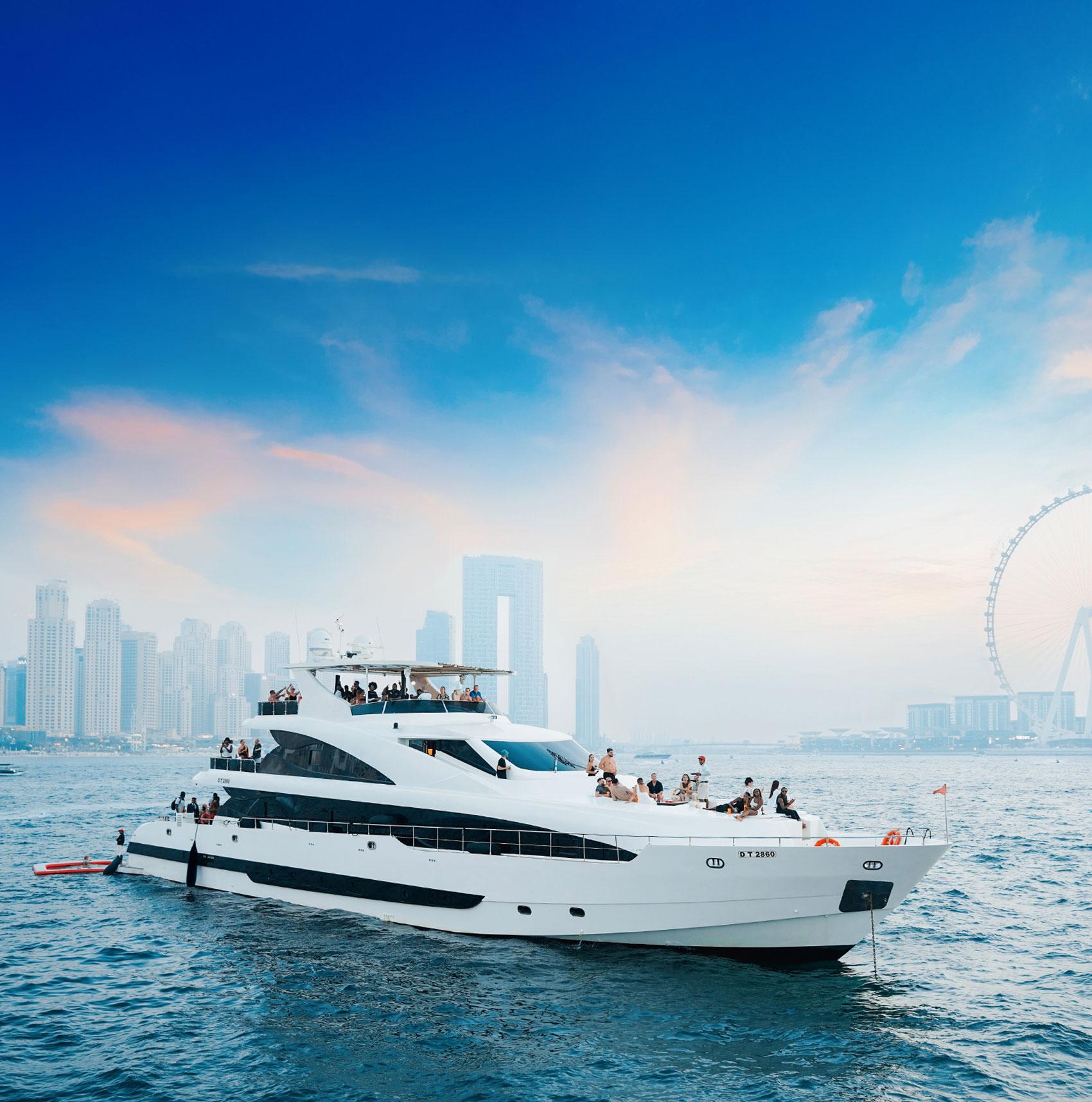 Dubai Superyacht Cruise: Open Bar, Live DJ & Swim