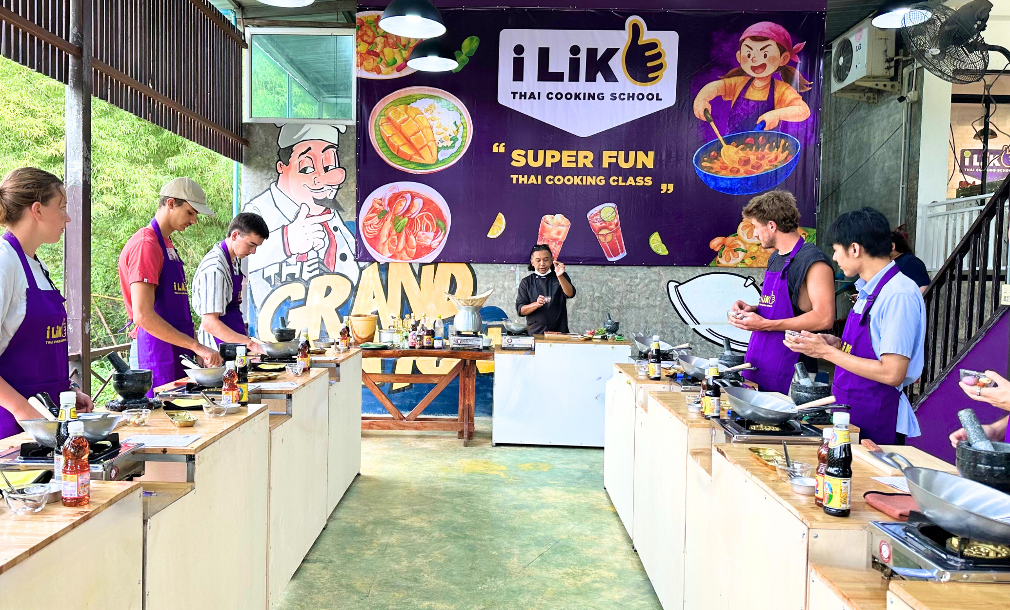 Chiang Mai: Thai Cooking Class at Grand Canyon & Market Tour