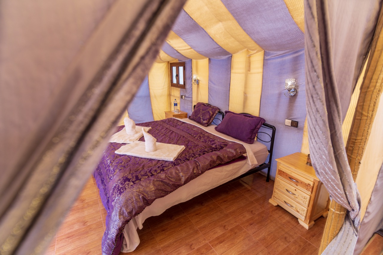 Erg Chebbi Desert Overnight: Camel Ride & Heated Tent Camp