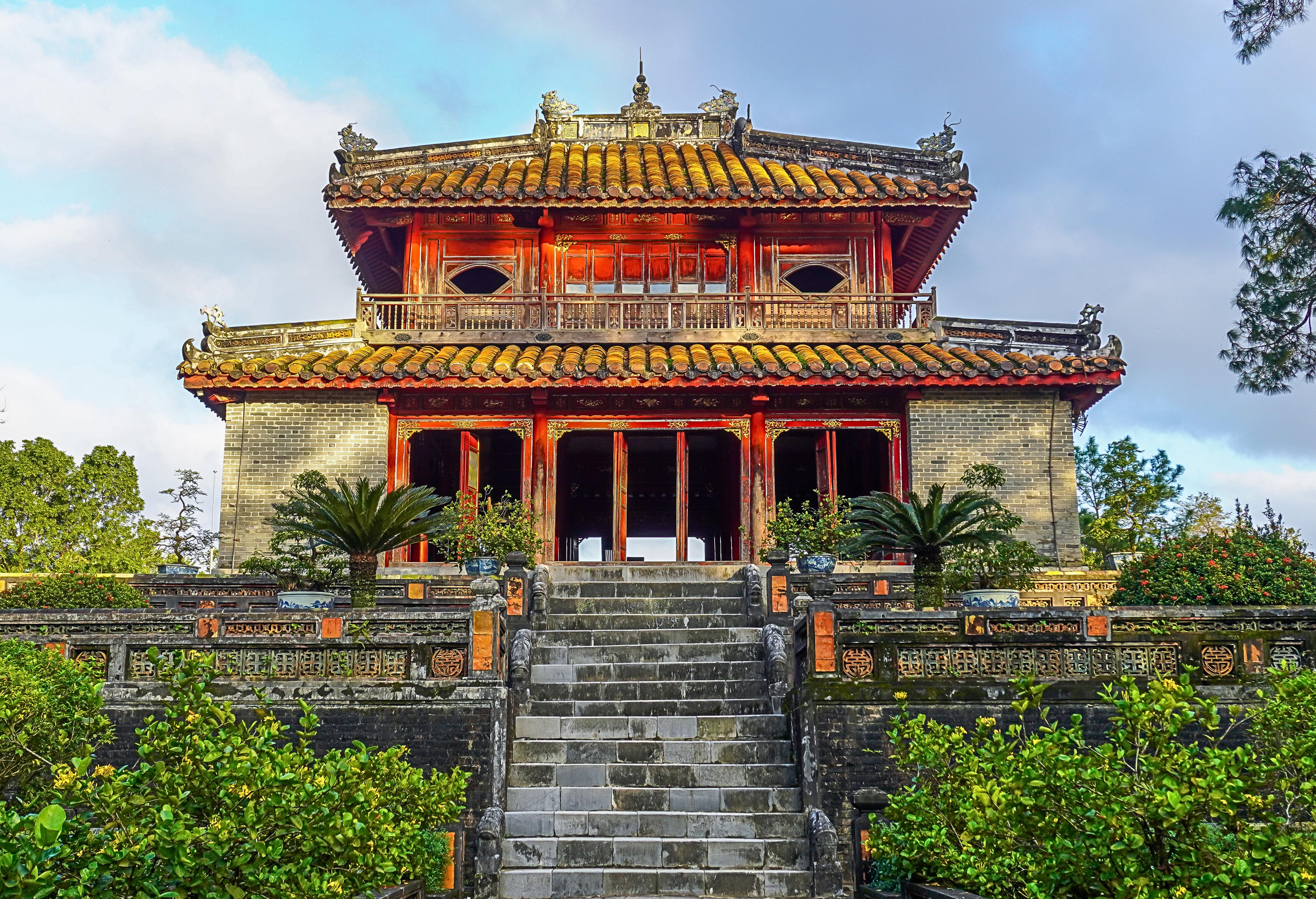 Hue Royal Tombs & Pagoda Private Discovery Tour