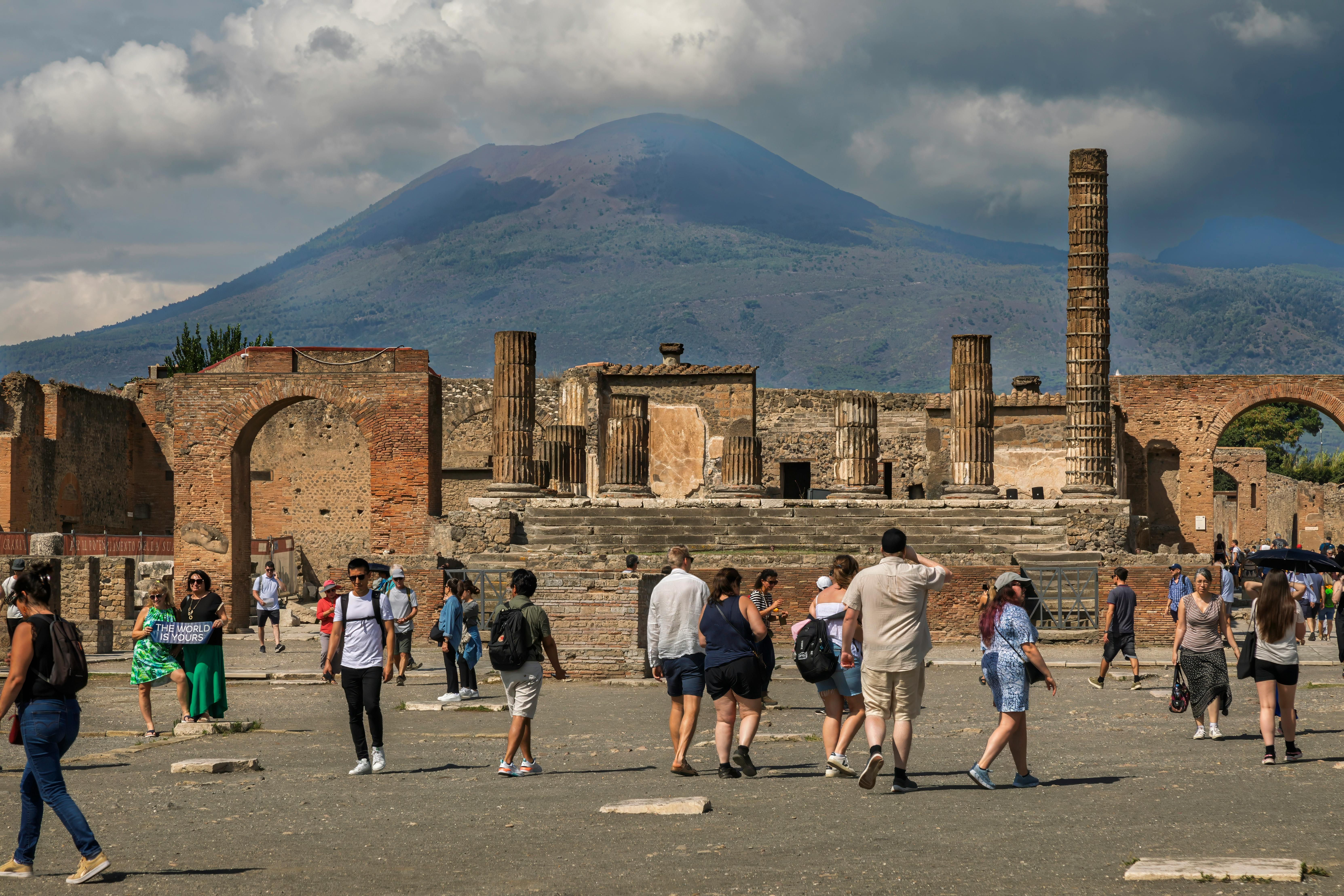 Private Pompeii Archaeological Tour with Vesuvius Wine Tasting & Lunch