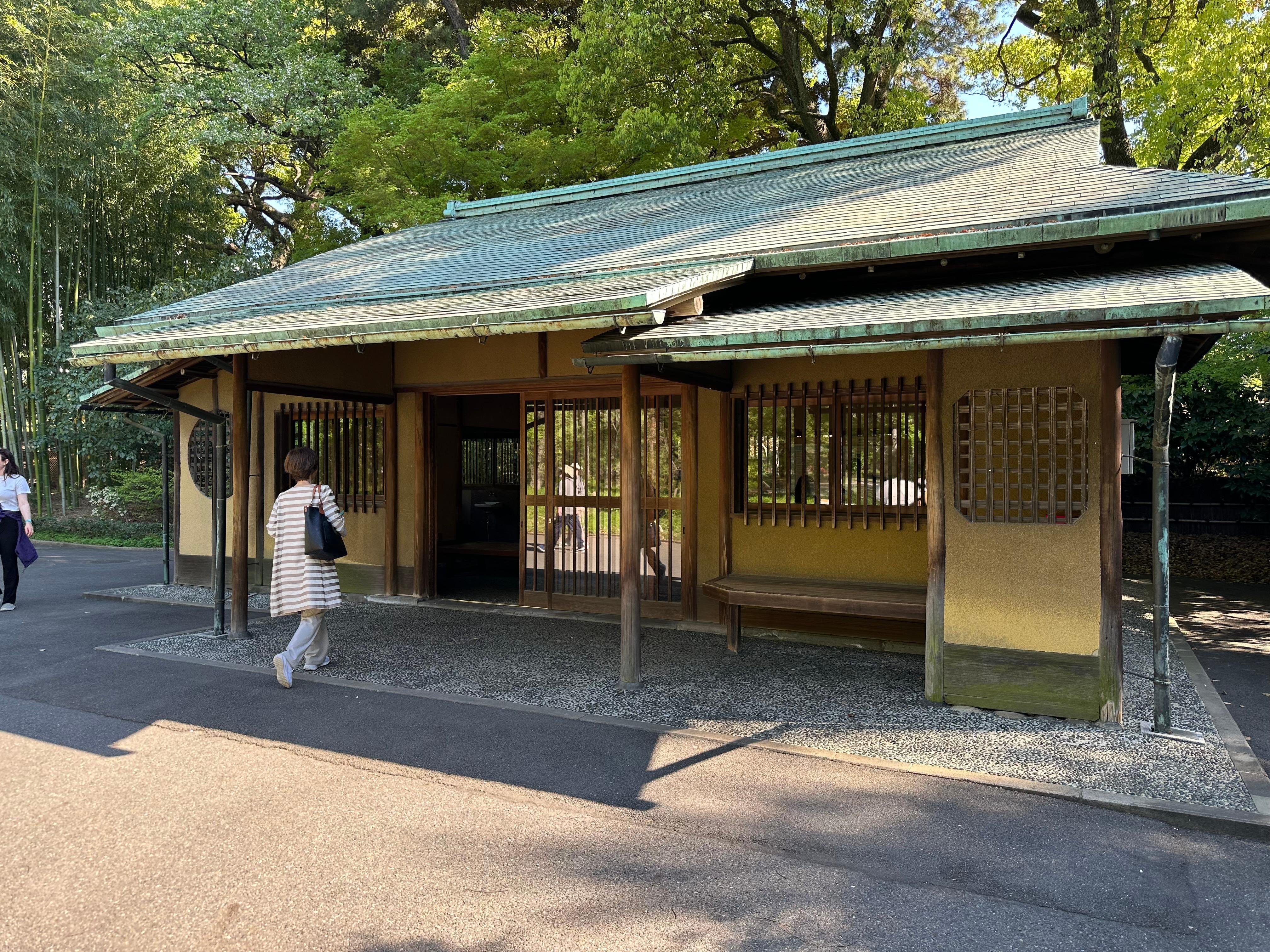 Tokyo Imperial Palace & Shogun History Walking Tour