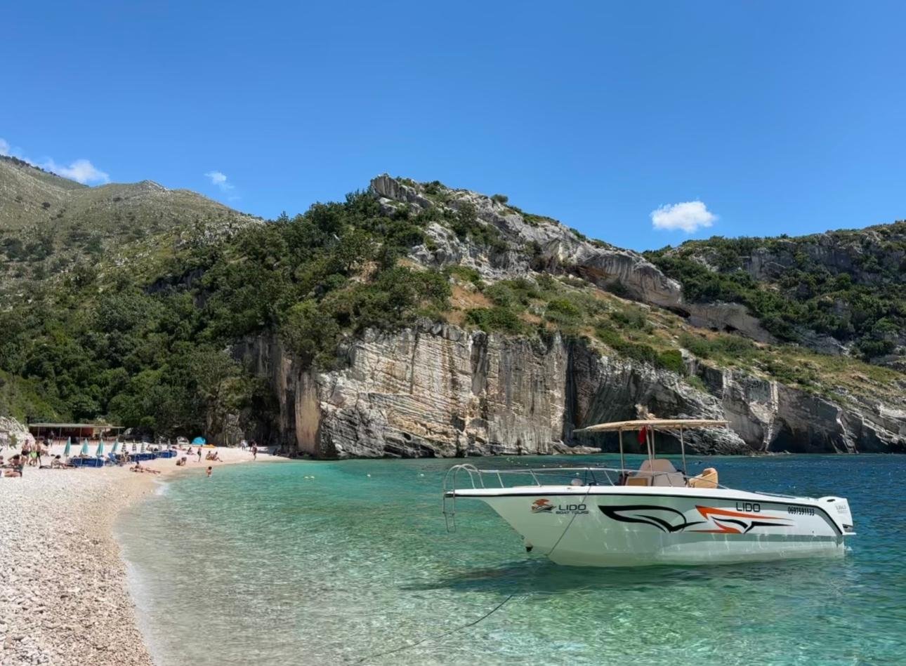 Himare: Grama Bay Boat Tour with Swimming Stops