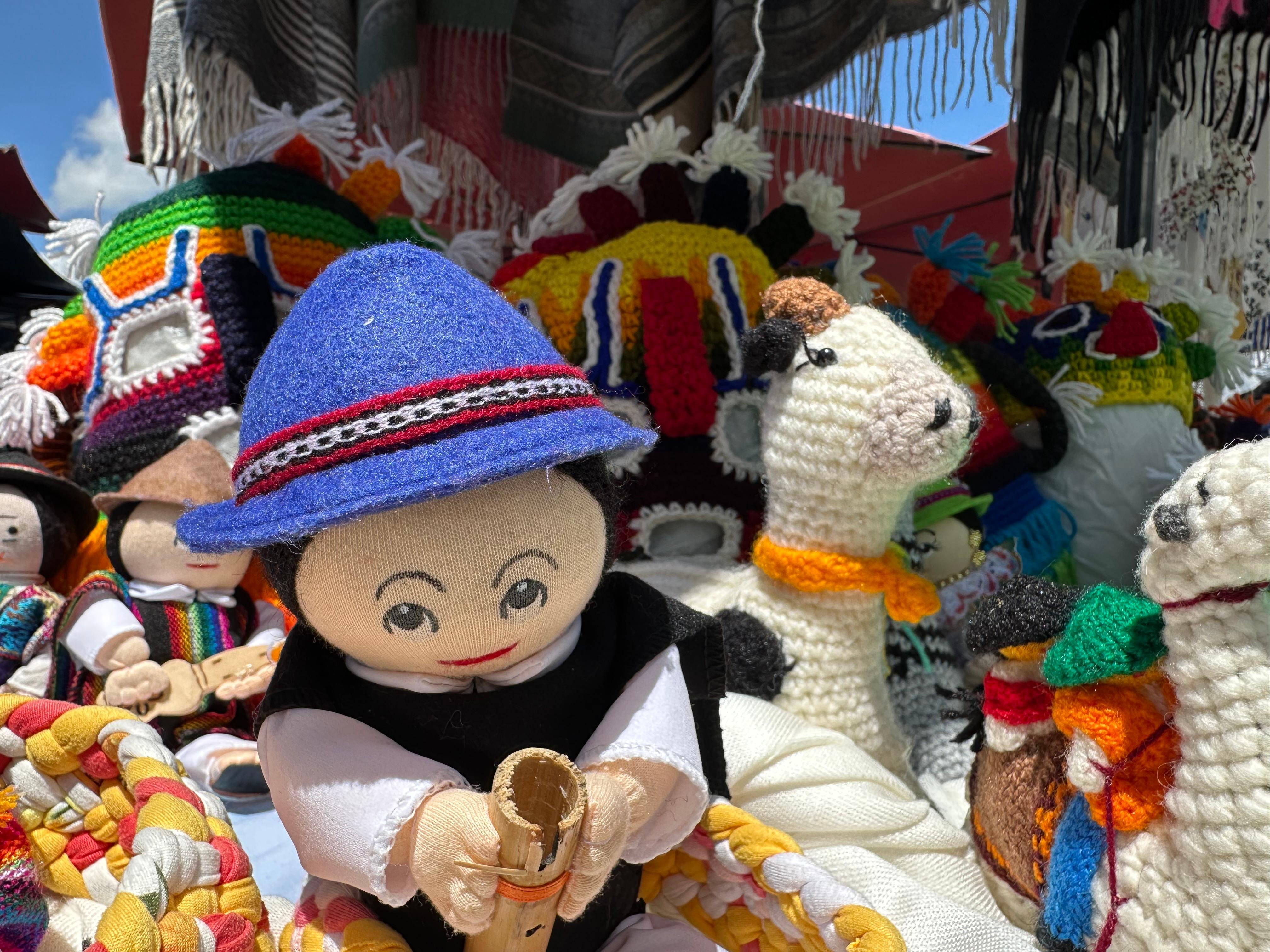 Quito to Otavalo Market & Cuicocha Crater Lake Day Tour