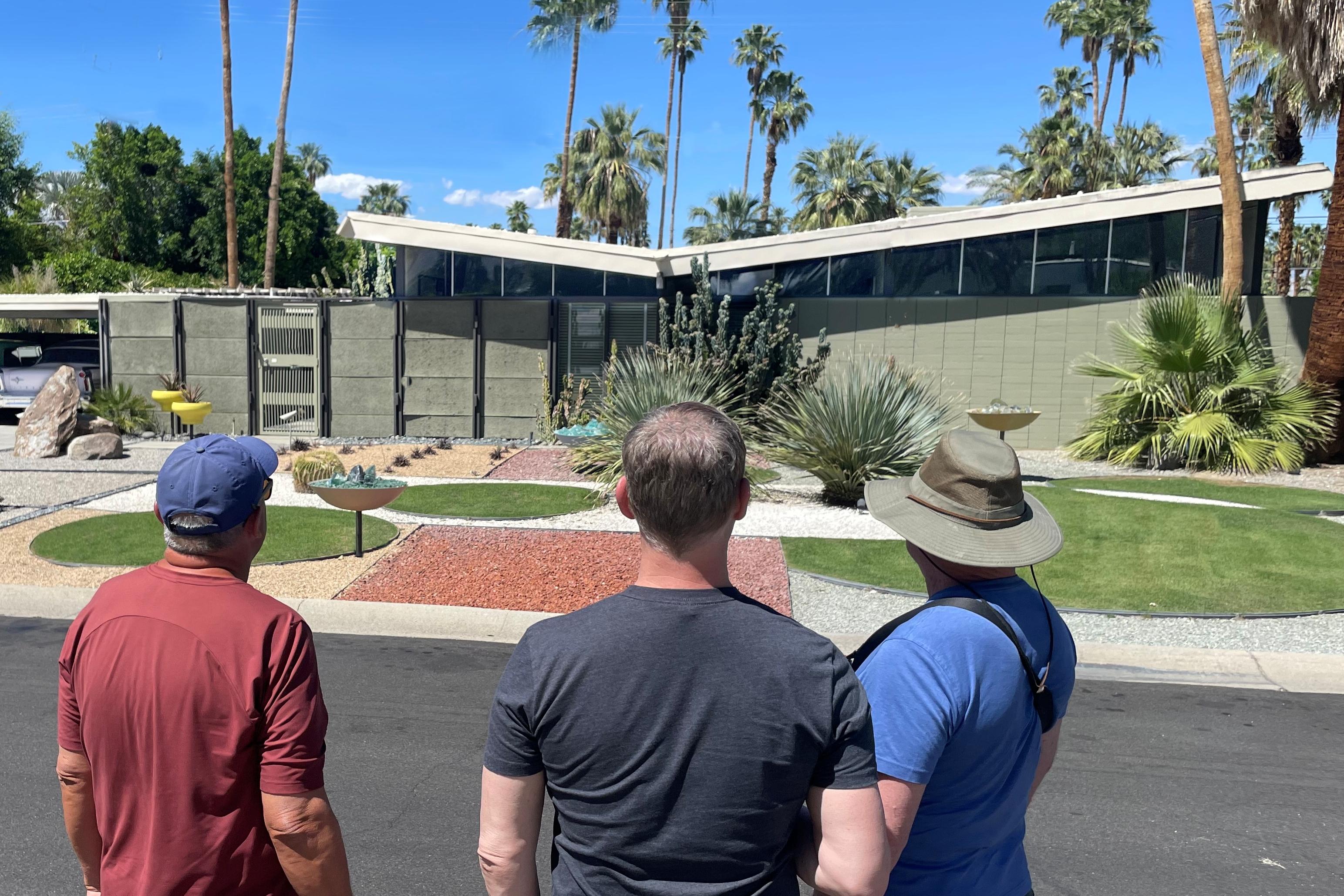 Palm Springs architecture tour - mid-century modern houses and landmarks — image 2