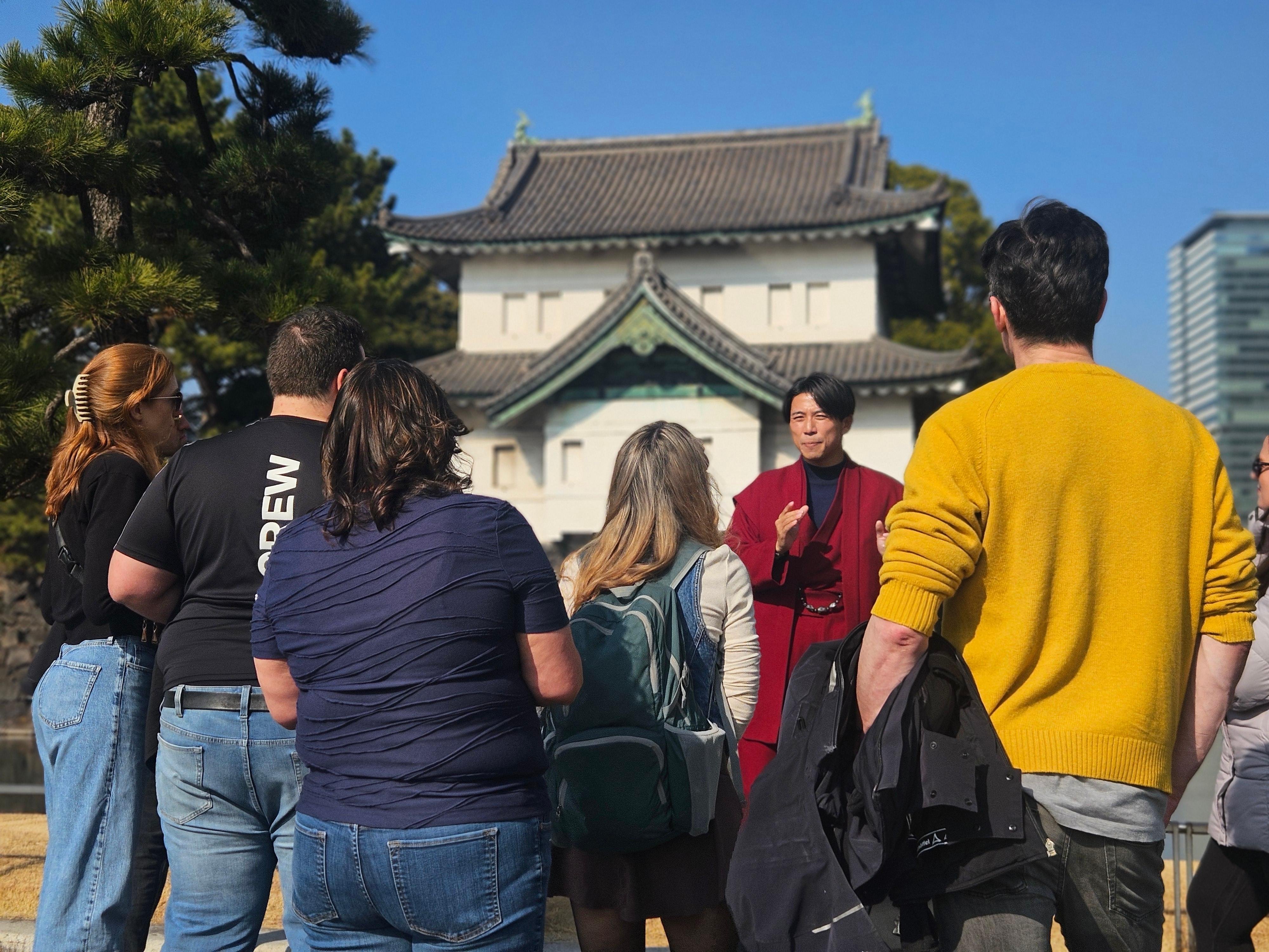 Tokyo Imperial Palace & Shogun History Walking Tour