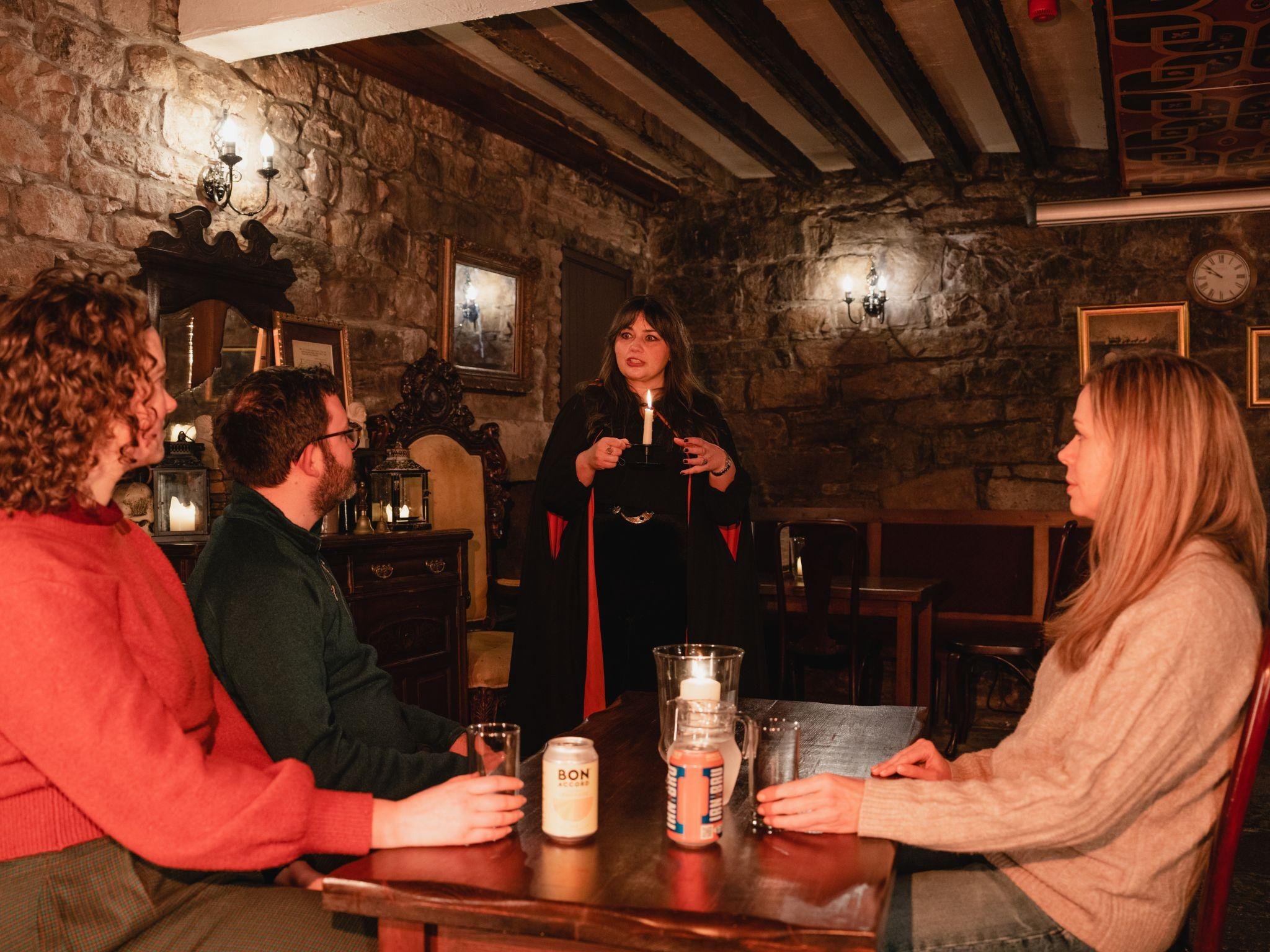 Edinburgh: Underground Vaults Evening Ghost Tour with Whisky