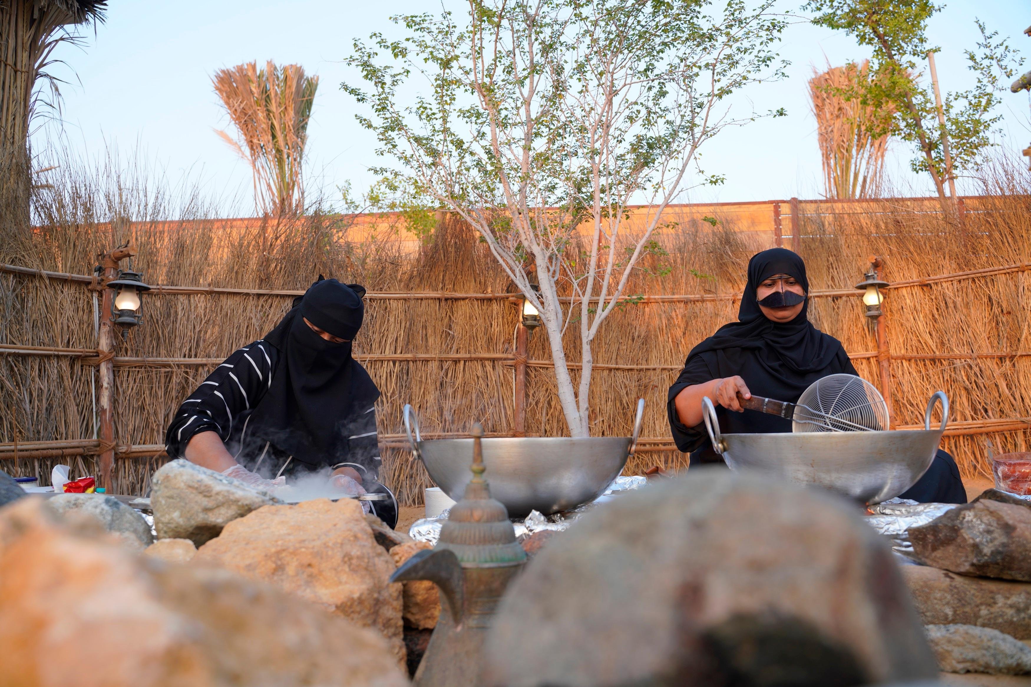 Dubai Desert Safari: Red Dunes, Quad Biking & Al Khayma Camp