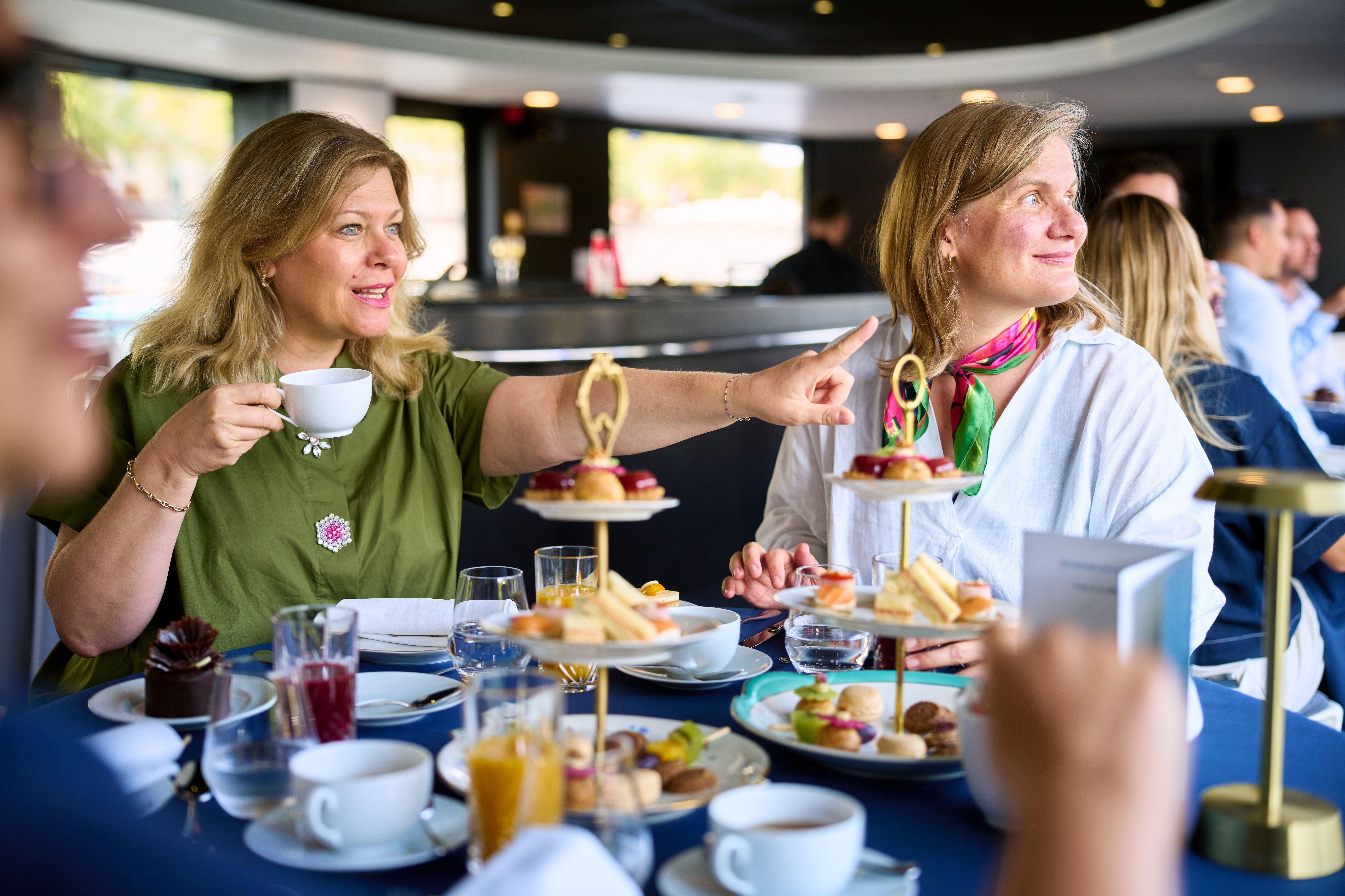 Seine River Luxury Tea Time Cruise with Lenôtre Pastries