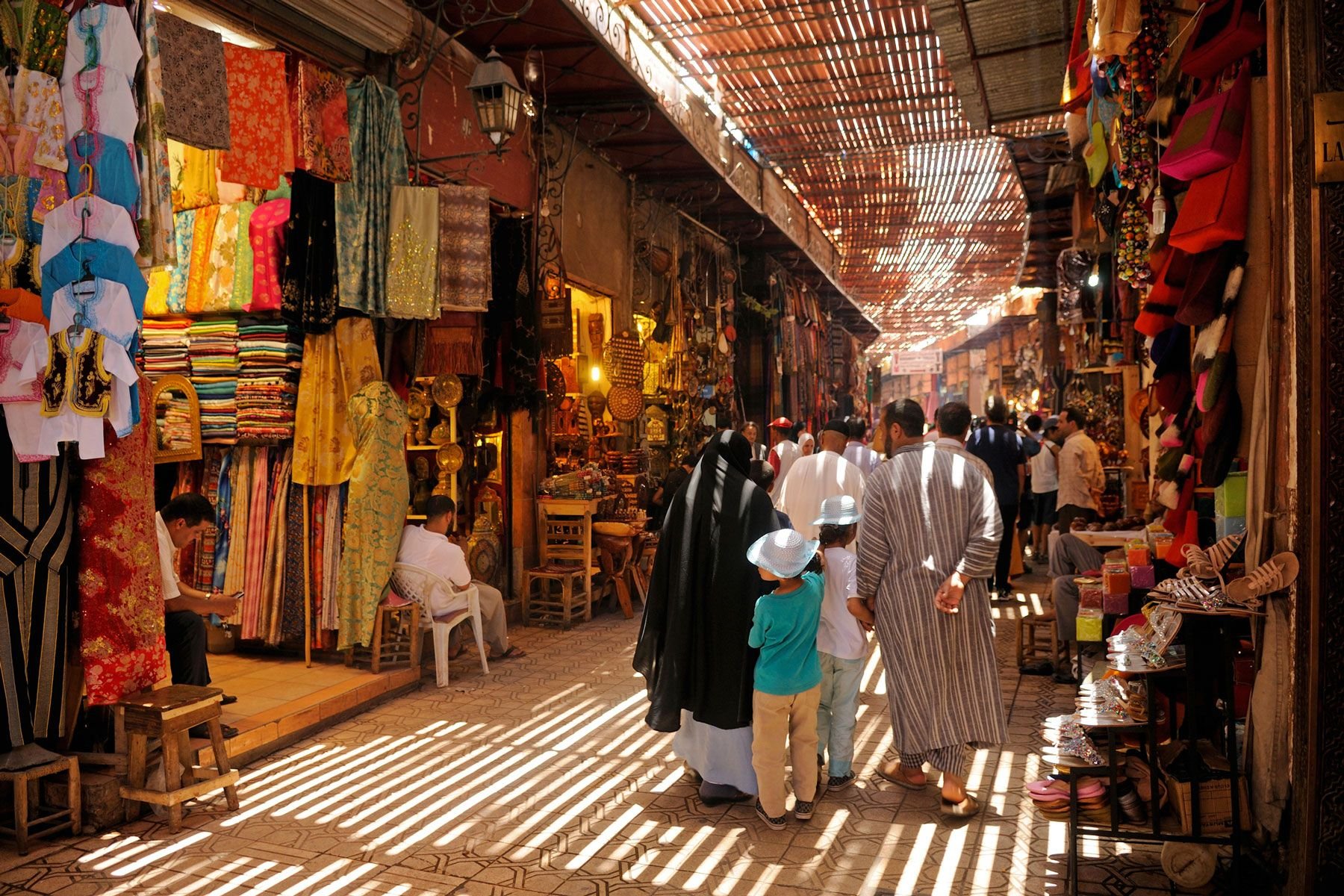 Casablanca Souks: Guided Shopping & Cultural Exploration