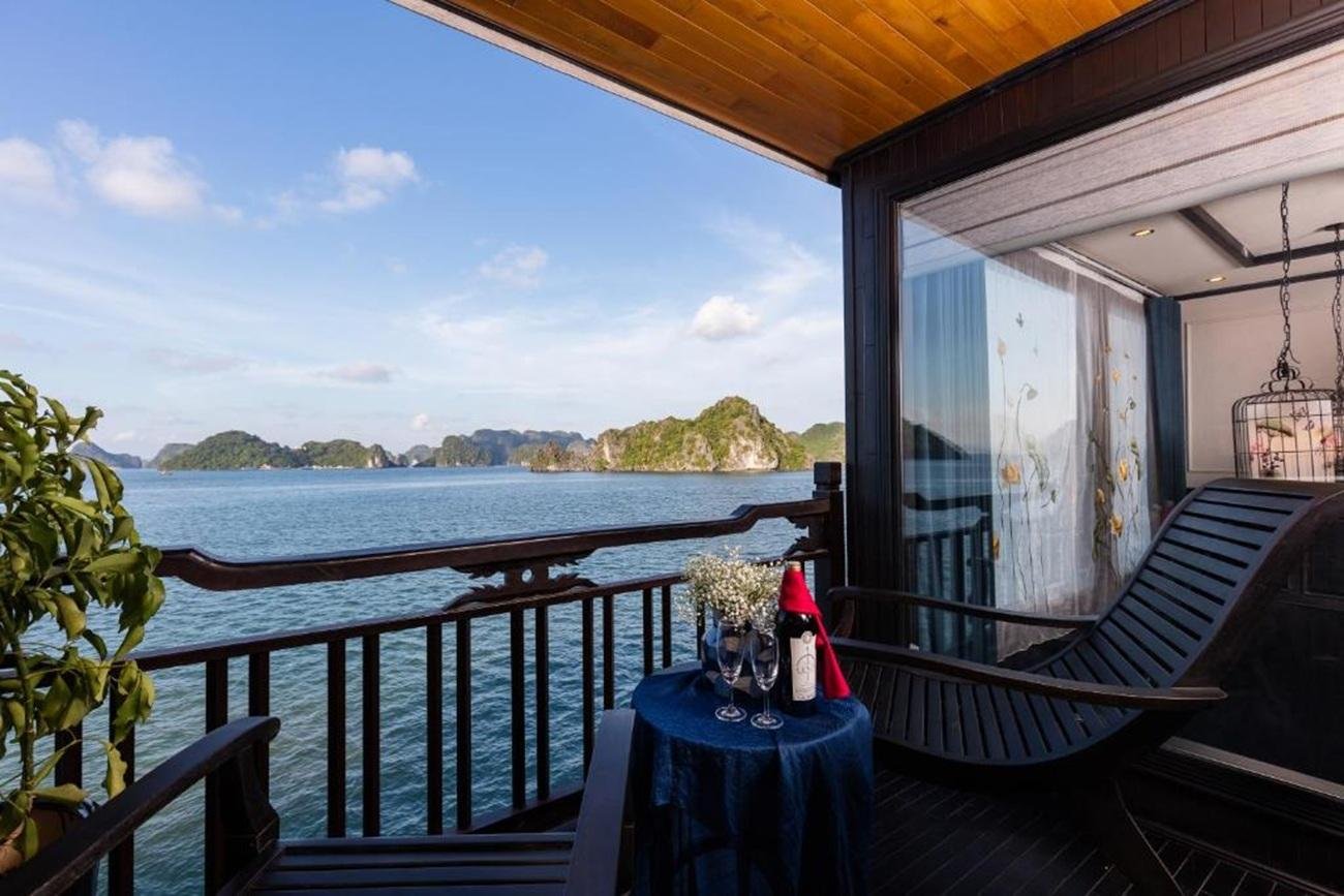 Ha Long & Lan Ha Bay 3-Day Cruise with Private Balcony