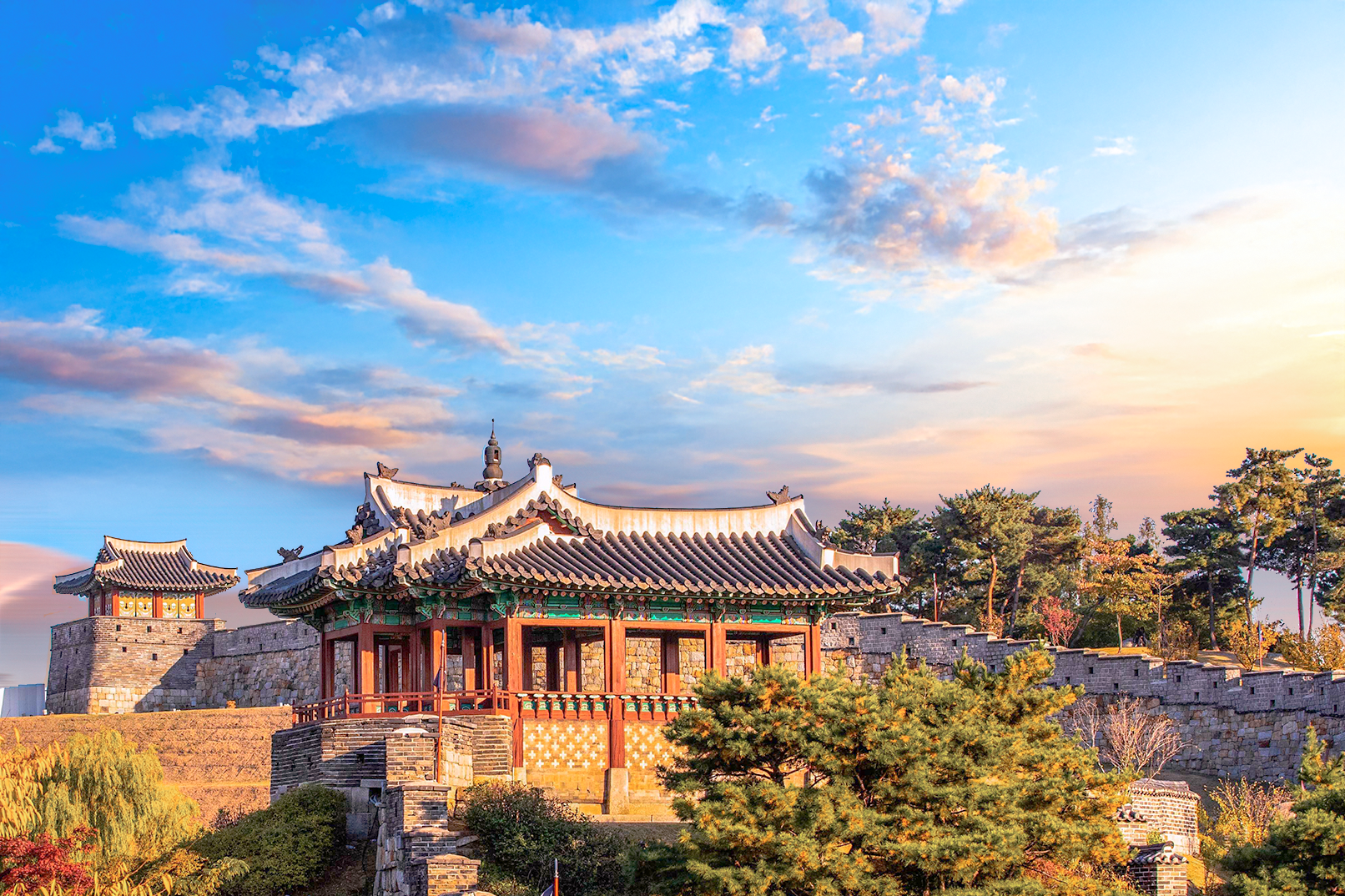 Seoul: Suwon Full-Day Trip to UNESCO Fortress & Trendy Spots