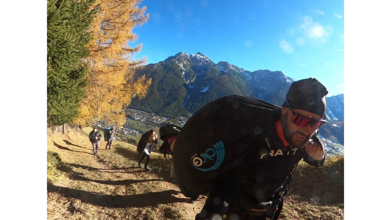 Hike & Fly Paragliding Adventure in Stubai Valley